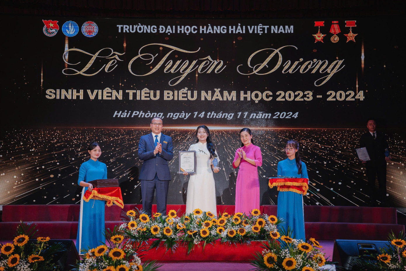 Minh Anh được vinh danh là Sinh viên tiêu biểu lĩnh vực Nghiên cứu khoa học năm 2024