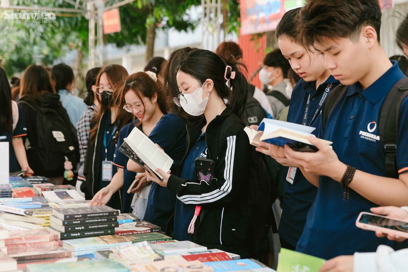 Tiến sĩ Lê Anh Sơn bày tỏ mong muốn rằng mỗi sinh viên của Đại học Phenikaa sẽ tìm thấy những câu chuyện ý nghĩa cho riêng mình trong từng trang sách, khám phá ra những khía cạnh mới của bản thân và nuôi dưỡng những ước mơ, hoài bão vượt ra khỏi những giới hạn của giảng đường. Ngày hội Sách và Văn hoá Đọc tạo ra một không gian mở, nơi sinh viên không chỉ được tiếp cận với hàng trăm đầu sách quý giá mà còn có cơ hội tham gia vào một chuỗi các hoạt động tương tác phong phú và đa dạng. Các hoạt động bao gồm tọa đàm với diễn giả uy tín, trao đổi sách giữa các độc giả, và các hoạt động nghệ thuật, sáng tạo.