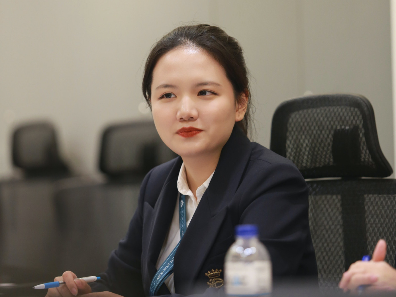 Nam Phương trong một lần thi Phiên tòa giả định (moot court) khi là sinh viên Trường Đại học Luật Hà Nội. Nam Phương trong một lần thi Phiên tòa giả định (moot court) khi là sinh viên Trường Đại học Luật Hà Nội.