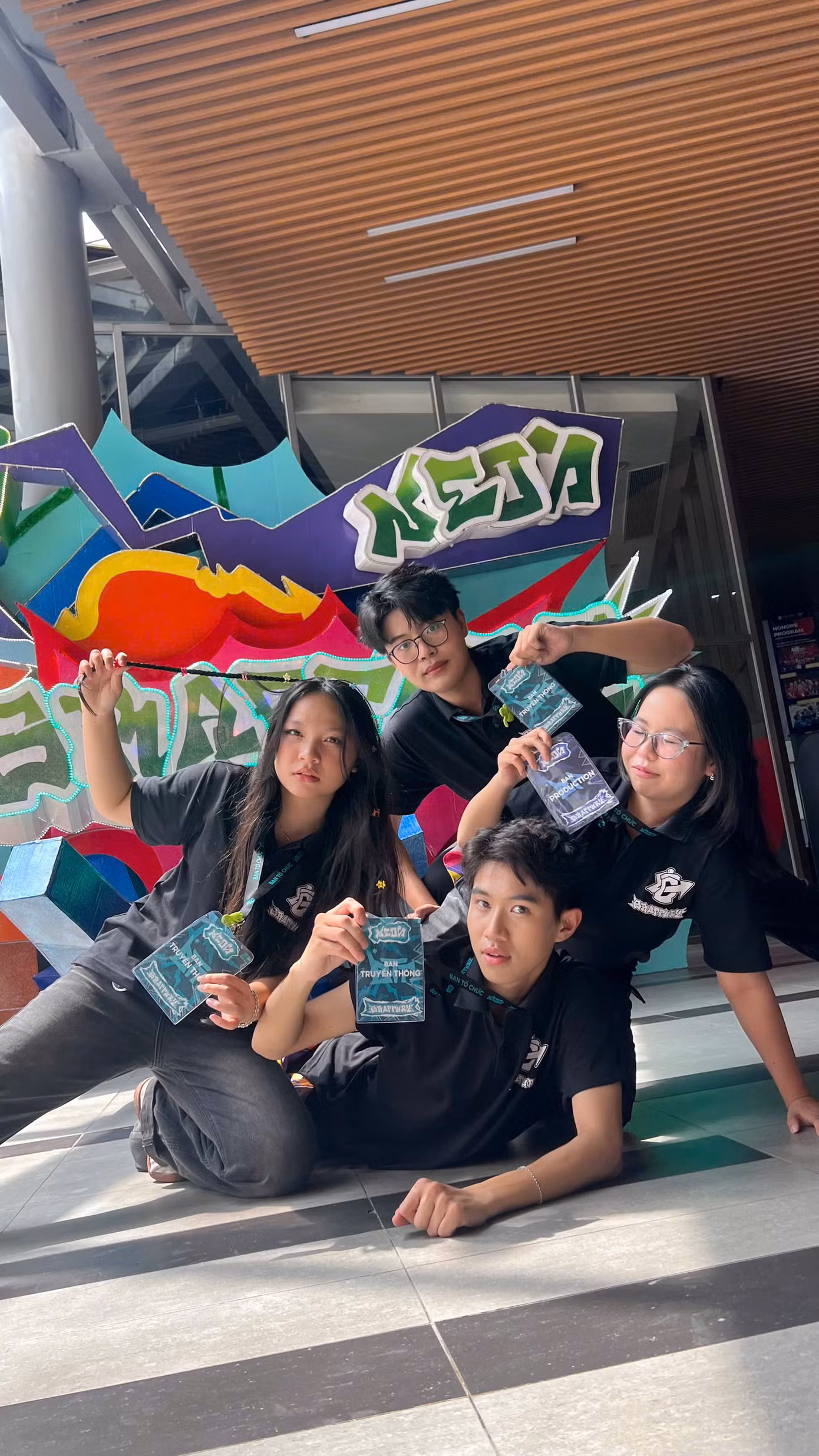 Duy Phúc và bạn bè tham gia làm nhân sự Chương trình Đại nhạc hội NEON GRAFFURY 2025.