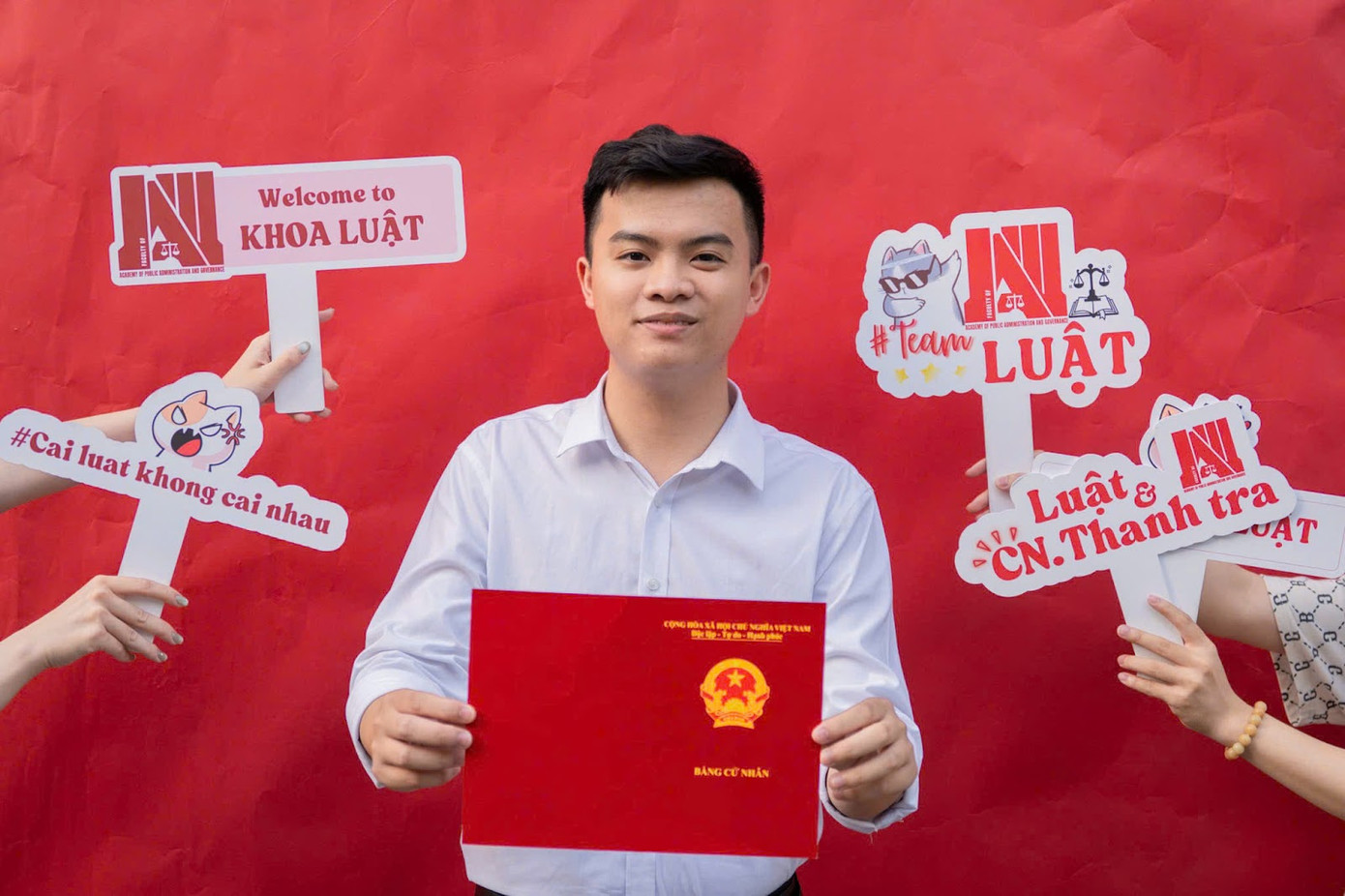 Dương Việt Hưng (sinh năm 2003), cựu sinh viên ngành Luật, Học viện Hành chính và Quản trị công. Dương Việt Hưng (sinh năm 2003), cựu sinh viên ngành Luật, Học viện Hành chính và Quản trị công.