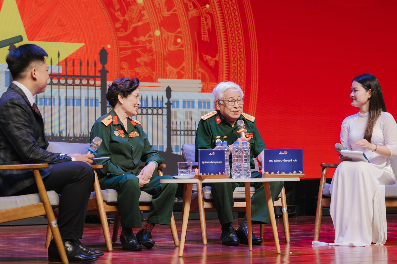 Đại tá, Nhà văn Nguyễn Quý Hải – người lính từng sống giữa làn ranh sinh tử mang chiến trường Quảng Trị về giữa lòng hội trường Phenikaa. Đại tá, Nhà văn Nguyễn Quý Hải – người lính từng sống giữa làn ranh sinh tử mang chiến trường Quảng Trị về giữa lòng hội trường Phenikaa.