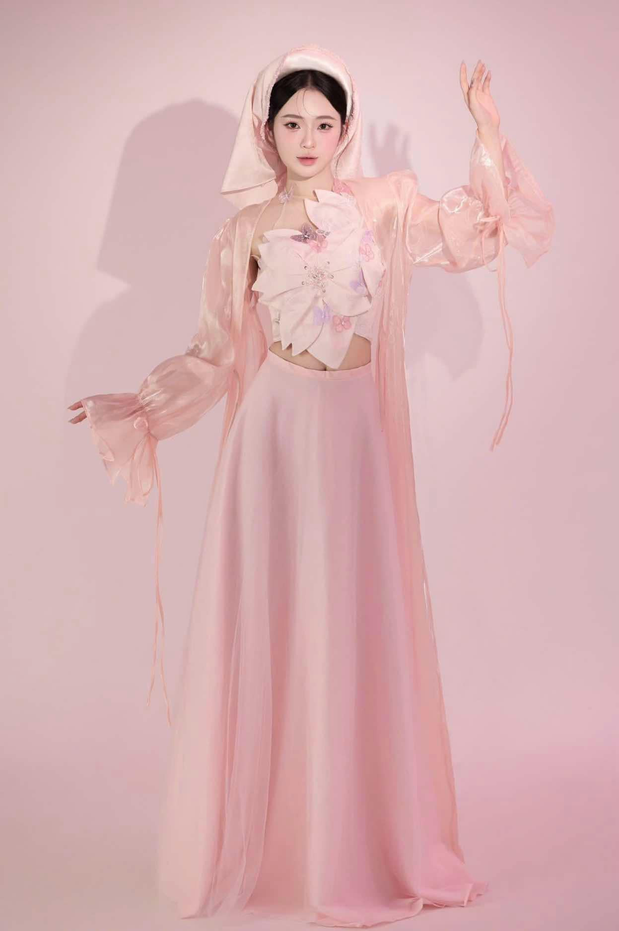 Sự duyên dáng của Á khôi Thu An trong từng bộ ảnh.