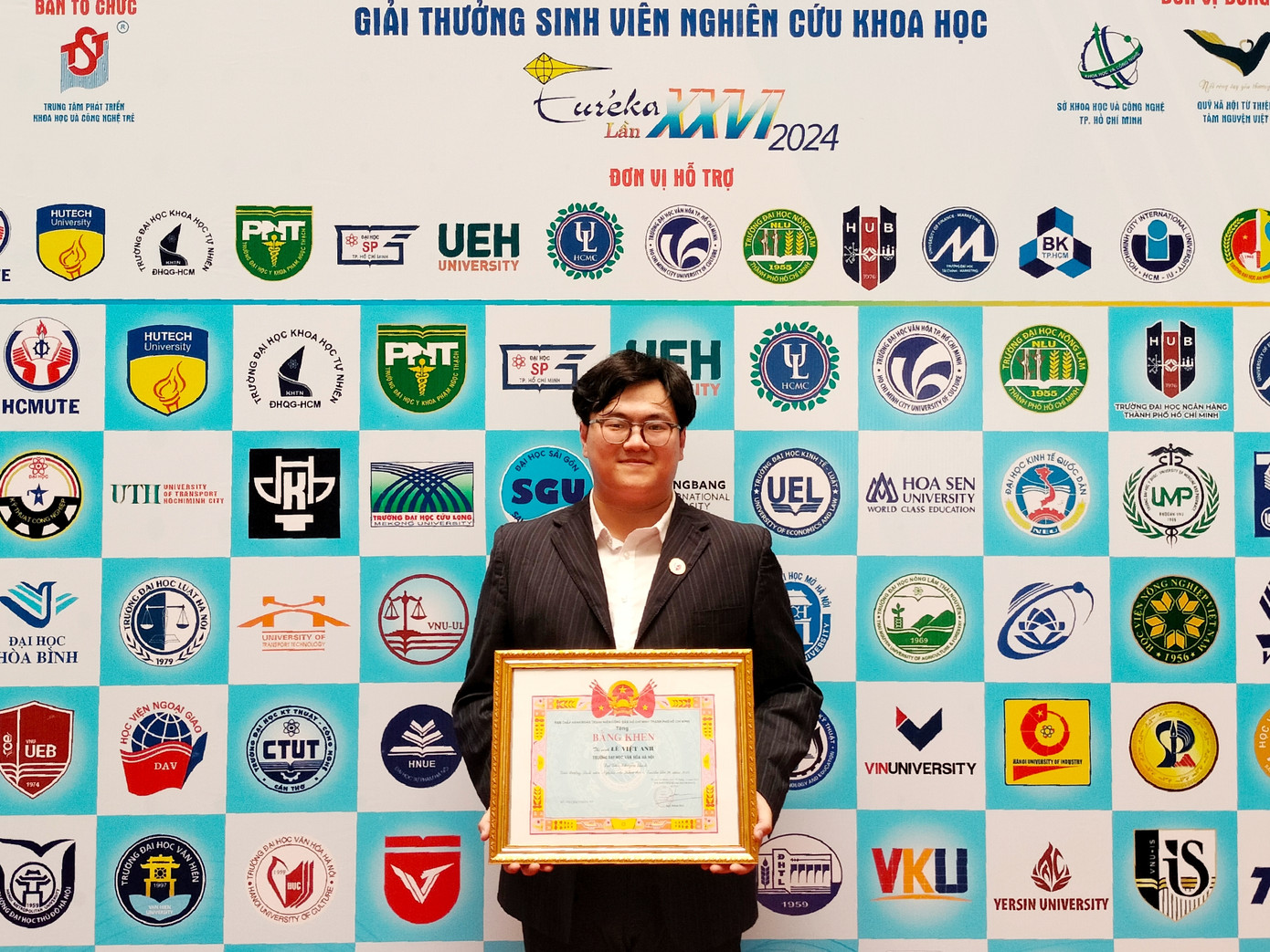 Nam sinh trường Văn hóa giành giải Nhất nghiên cứu khoa học sinh viên cấp Trường năm học 2023 - 2024 và Giải khuyến khích Giải thưởng Nghiên cứu khoa học Euréka năm 2024.