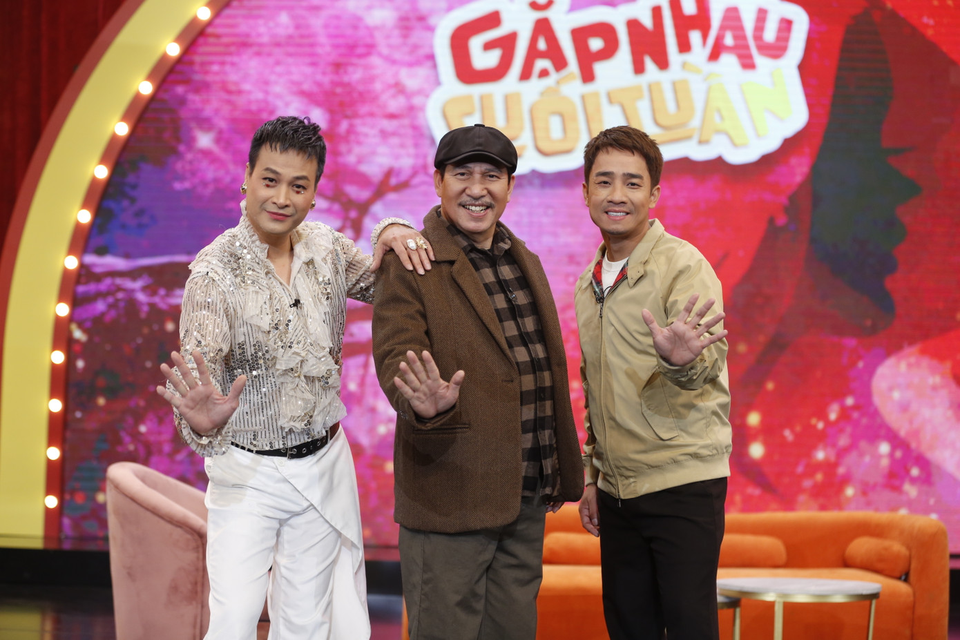 Sự kết hợp giữa nghệ sĩ gạo cội và gương mặt hài trẻ tuổi mang đến màu sắc độc đáo cho chương trình. Sự kết hợp giữa nghệ sĩ gạo cội và gương mặt hài trẻ tuổi mang đến màu sắc độc đáo cho chương trình.