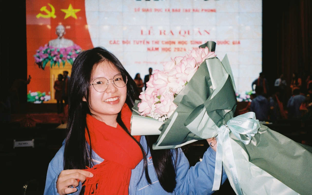 Huyền Thương tại Lễ ra quân các đội tuyển thi chọn học sinh giỏi quốc gia của thành phố Hải Phòng vào tháng 12/2024. Huyền Thương tại Lễ ra quân các đội tuyển thi chọn học sinh giỏi quốc gia của thành phố Hải Phòng vào tháng 12/2024.