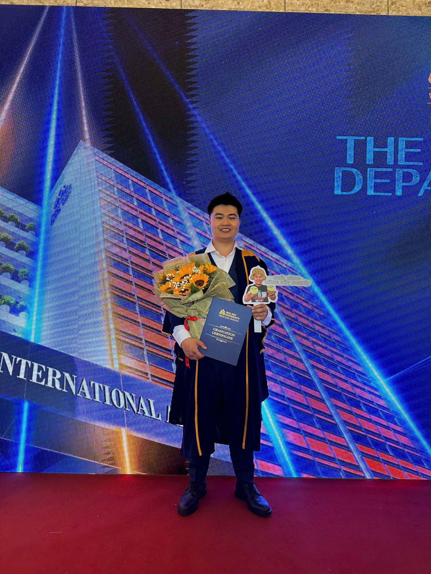 Hồ Trung Khang (sinh năm 2001) tốt nghiệp Trường Đại học Hoa Sen. Hồ Trung Khang (sinh năm 2001) tốt nghiệp Trường Đại học Hoa Sen.