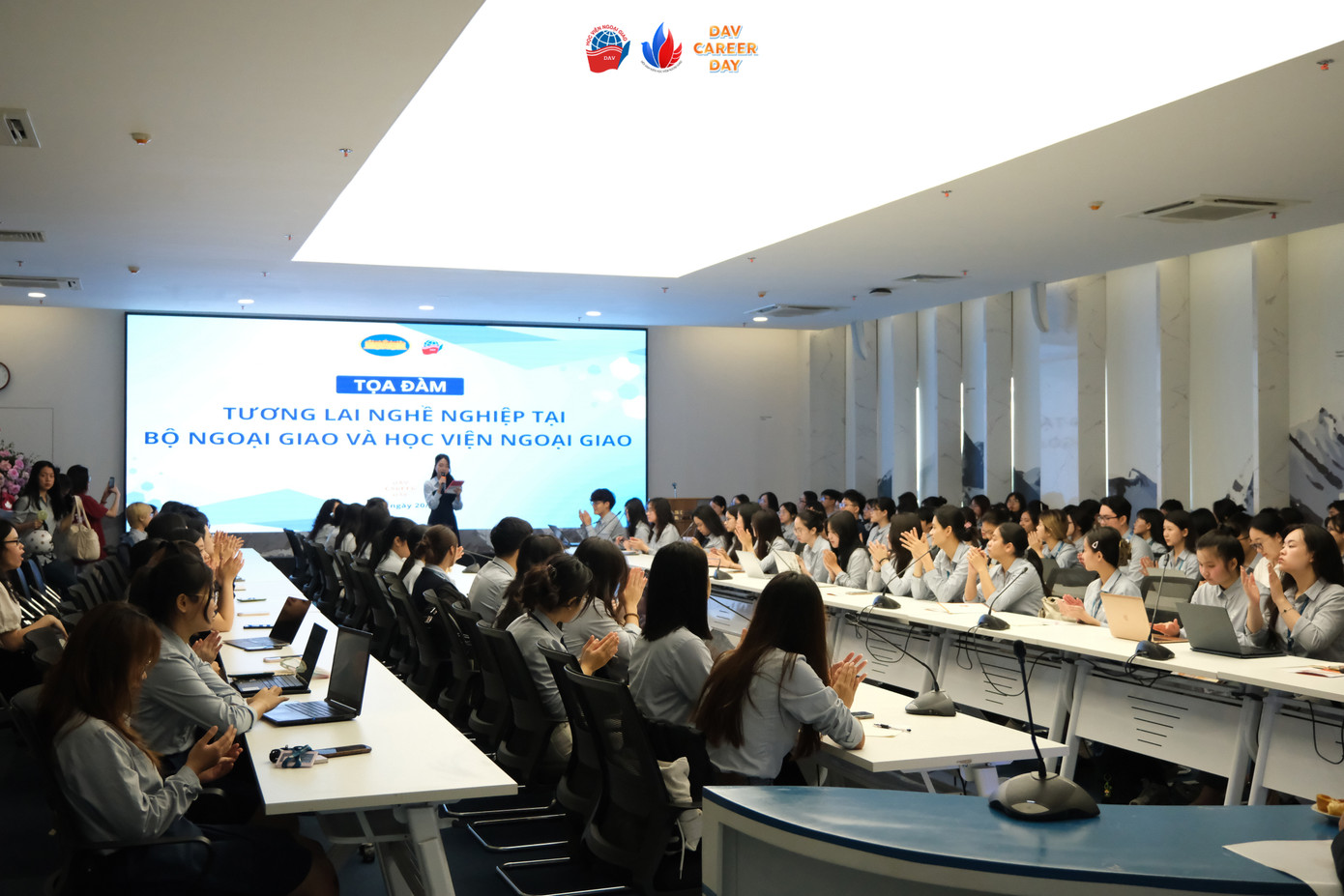 Những chia sẻ từ các diễn giả tại Tọa đàm. Những chia sẻ từ các diễn giả tại Tọa đàm.