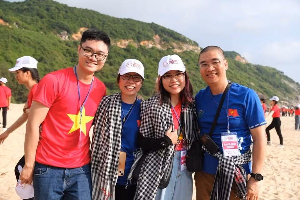 Nữ sinh Đại học Kinh tế Quốc dân say mê tình nguyện cùng khát vọng phát triển bản thân trong năm mới 2025 ảnh 5
