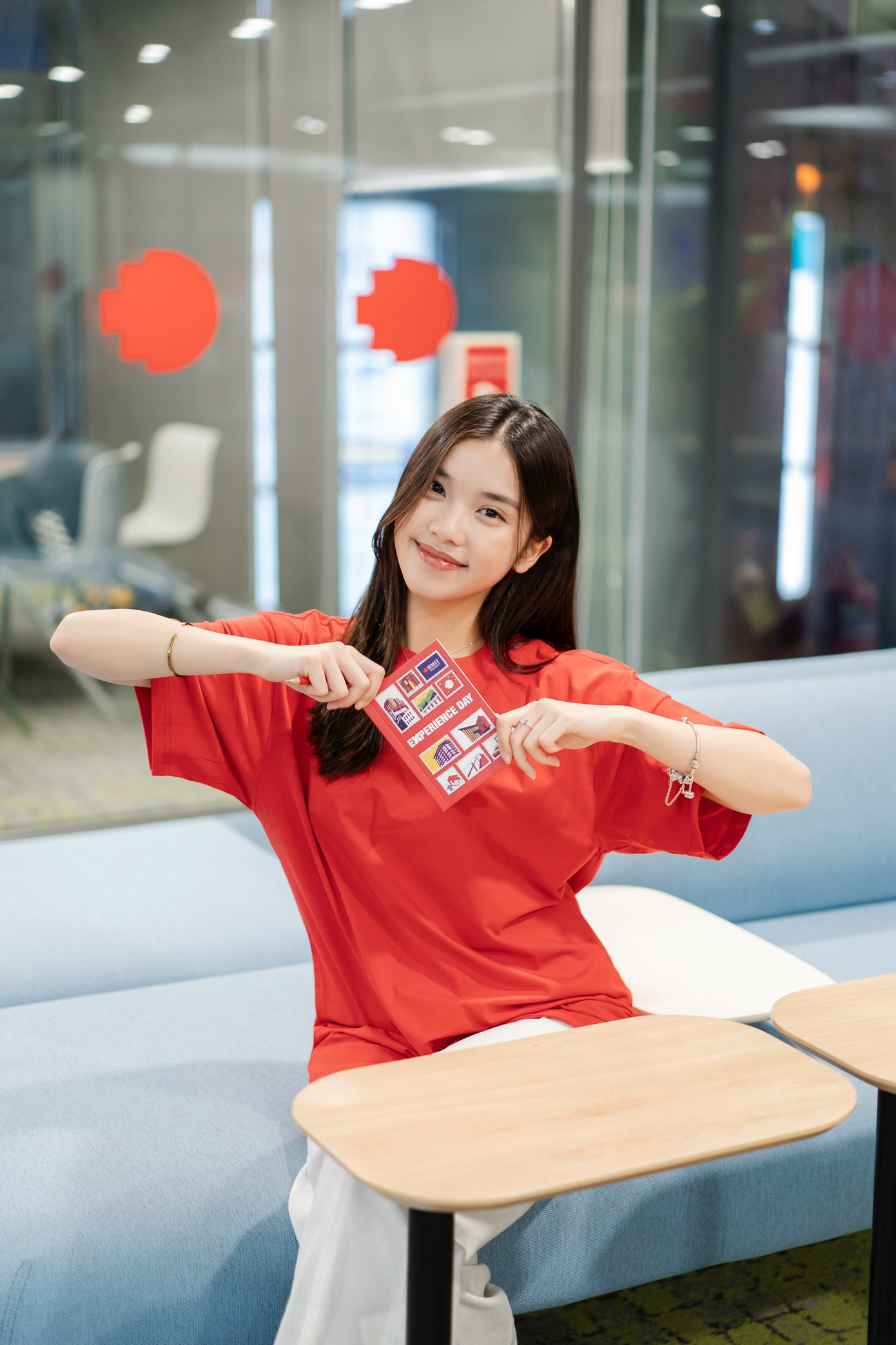 Vi lựa chọn phát triển ý tưởng, xây dựng kịch bản và sản xuất nội dung phù hợp với khán giả.