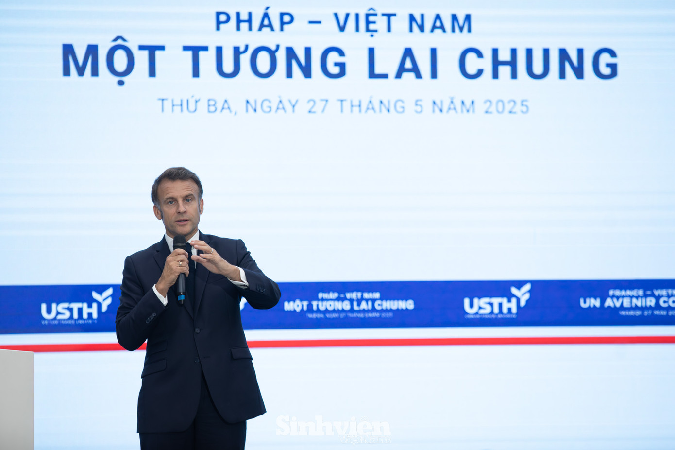 Tổng thống Pháp Emmanuel Macron thăm và làm việc tại USTH tháng 5 năm 2025.