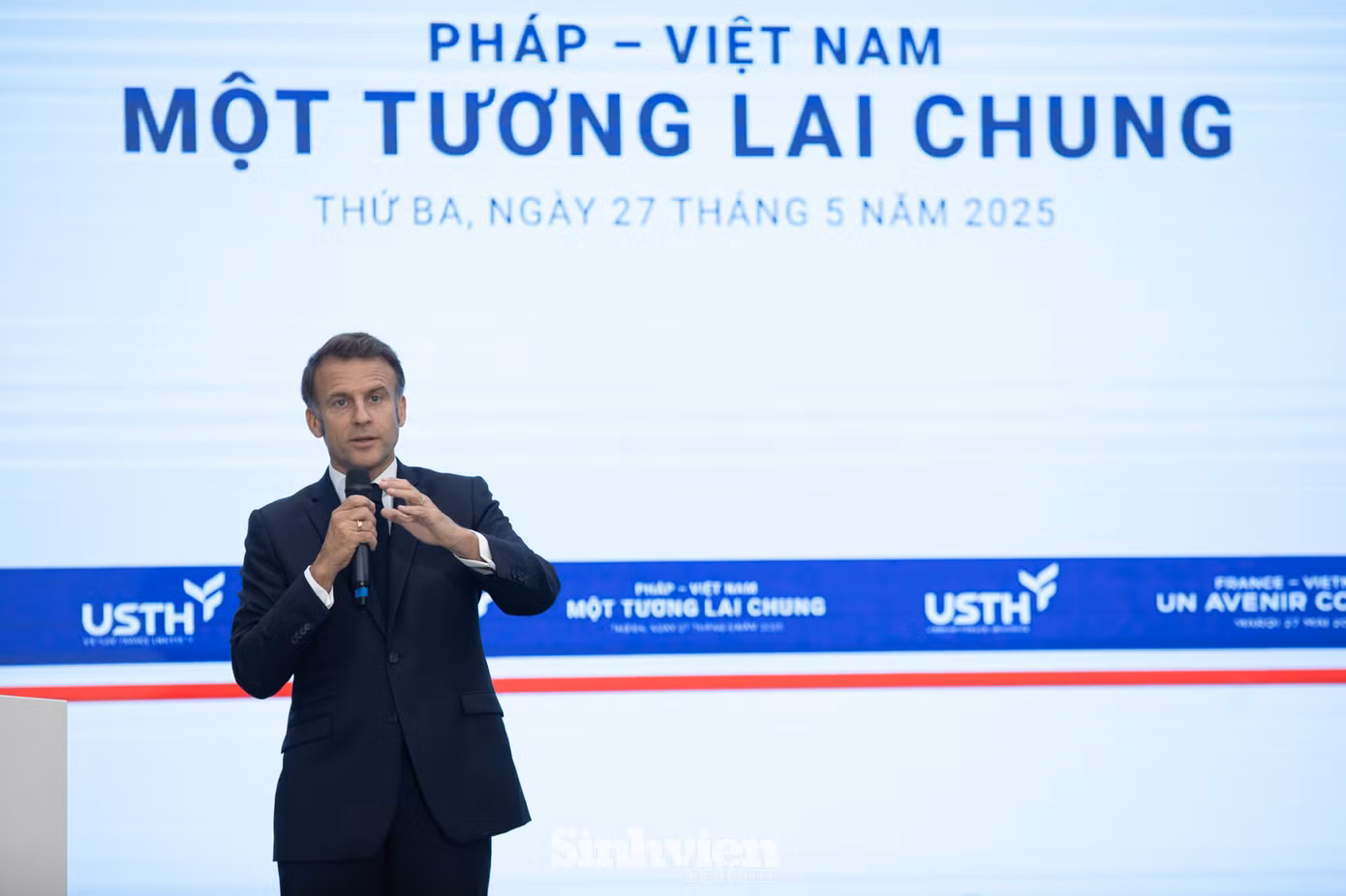 Tổng thống Pháp Emmanuel Macron thăm và làm việc tại USTH tháng 5 năm 2025. Tổng thống Pháp Emmanuel Macron thăm và làm việc tại USTH tháng 5 năm 2025.