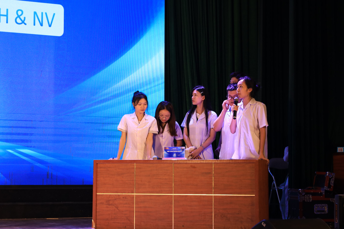 Viện Công nghệ Hóa sinh và Môi trường gây ấn tượng bởi tư duy phản biện linh hoạt trong phần thi Sinh viên Thông thái.