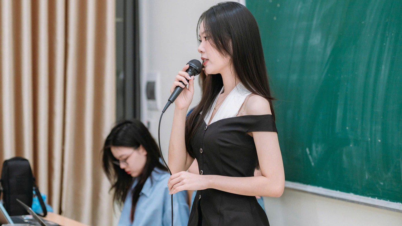 Thảo My trong buổi Training nội bộ câu lạc bộ.