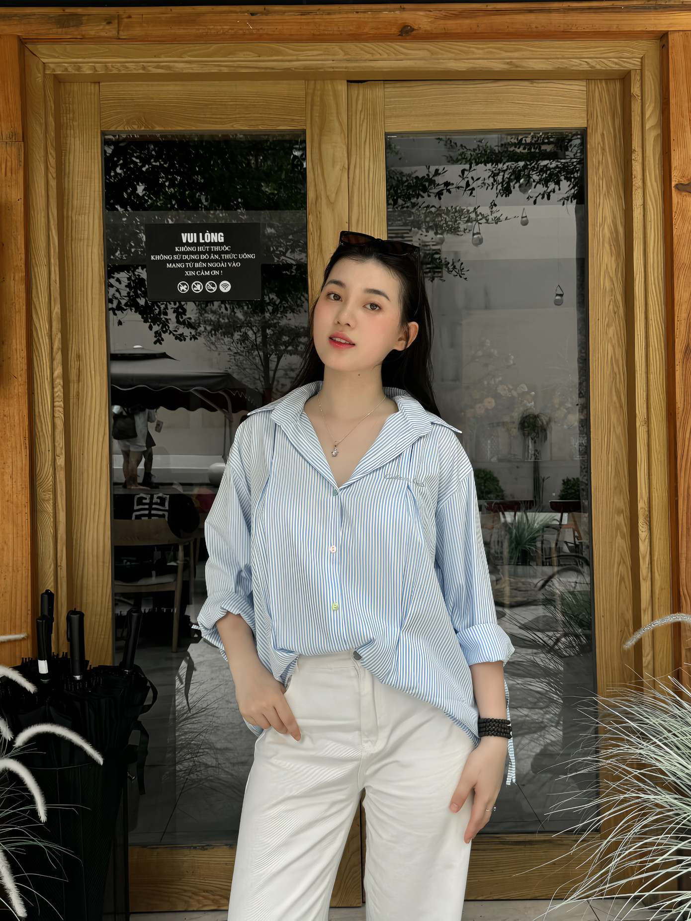 Ngay từ khi còn nhỏ Linh đã sớm bày tỏ niềm yêu thích với diễn xuất. Ngay từ khi còn nhỏ Linh đã sớm bày tỏ niềm yêu thích với diễn xuất.