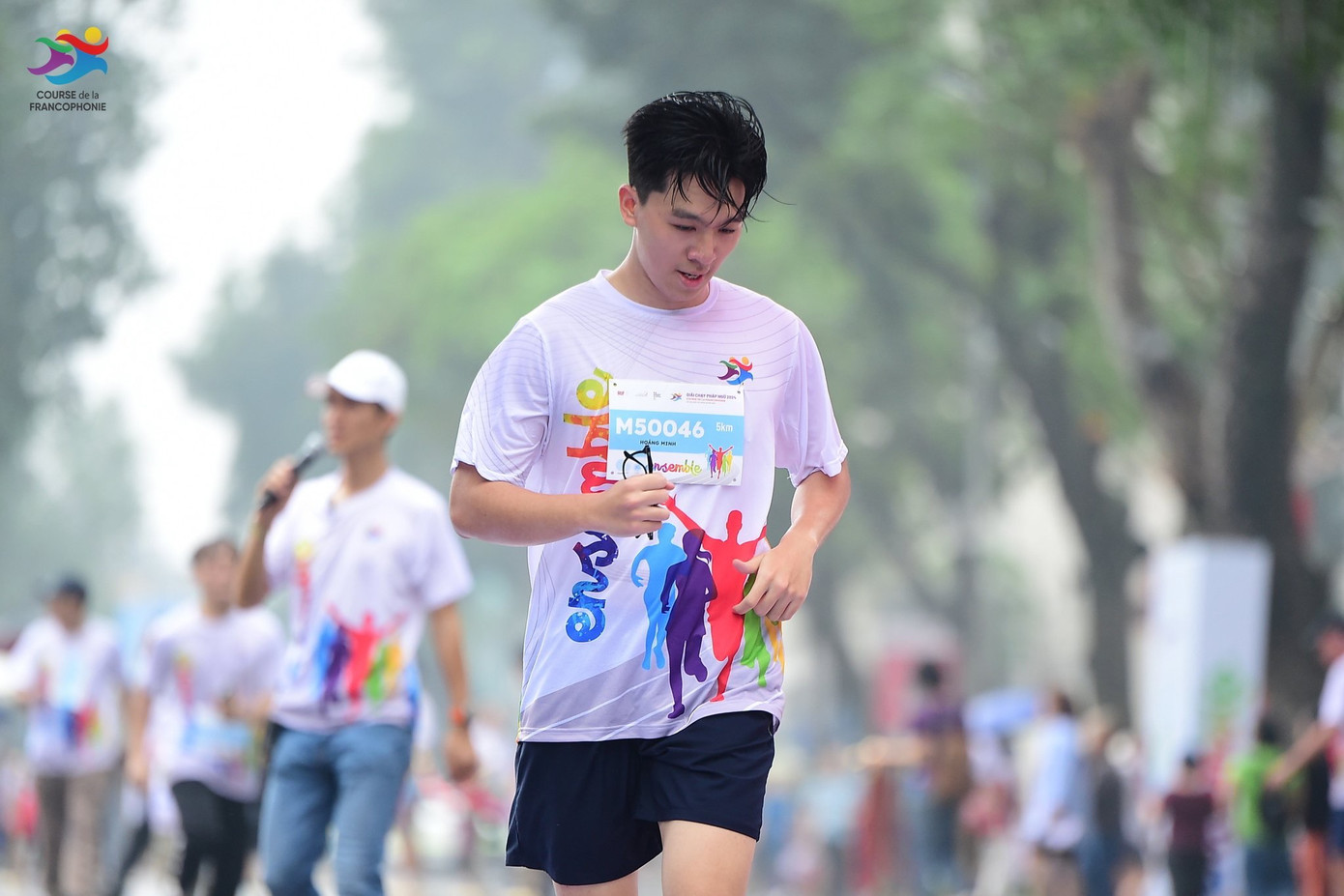 Hoàng Minh tham gia các cuộc thi.