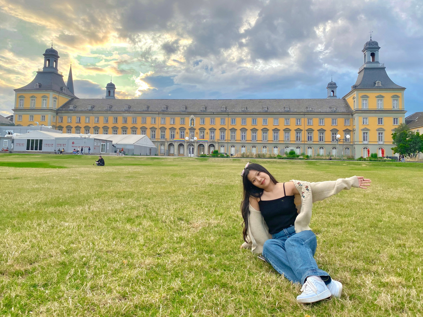 “Scholarship Mentor Hub là một trong những lý tưởng mình theo đuổi lâu dài. Ở đó, mình và các cựu học giả cùng nhau hỗ trợ, tiếp sức, tạo nên một cộng đồng học bổng – nơi người Việt nâng đỡ người Việt", Ngân cho biết.