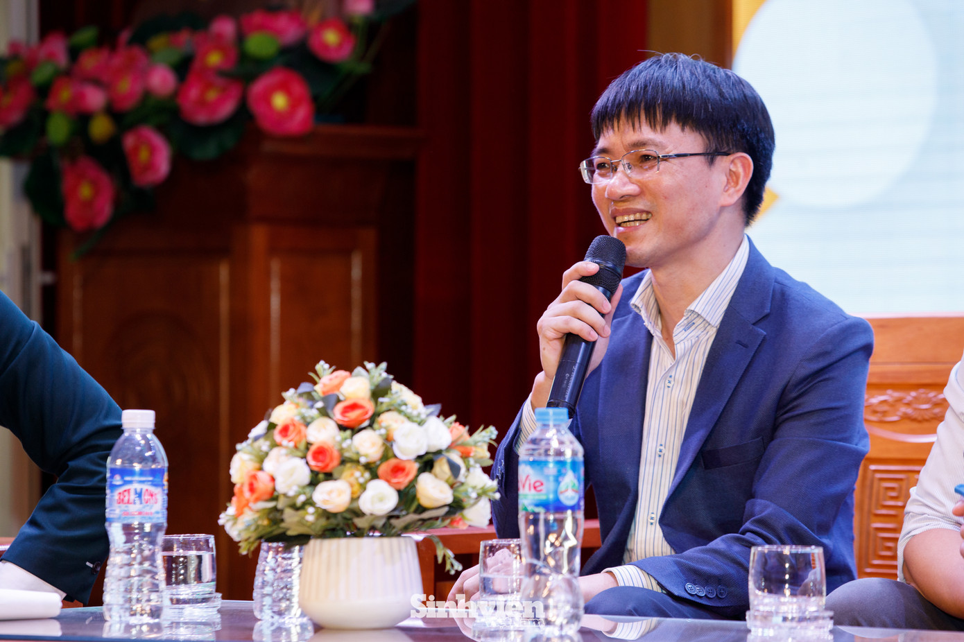 Nhà báo Nguyễn Tuấn Anh nhấn mạnh tầm quan trọng của kỹ năng tự học và thích nghi, đặc biệt trong bối cảnh công nghệ, trí tuệ nhân tạo phát triển nhanh chóng như hiện nay.