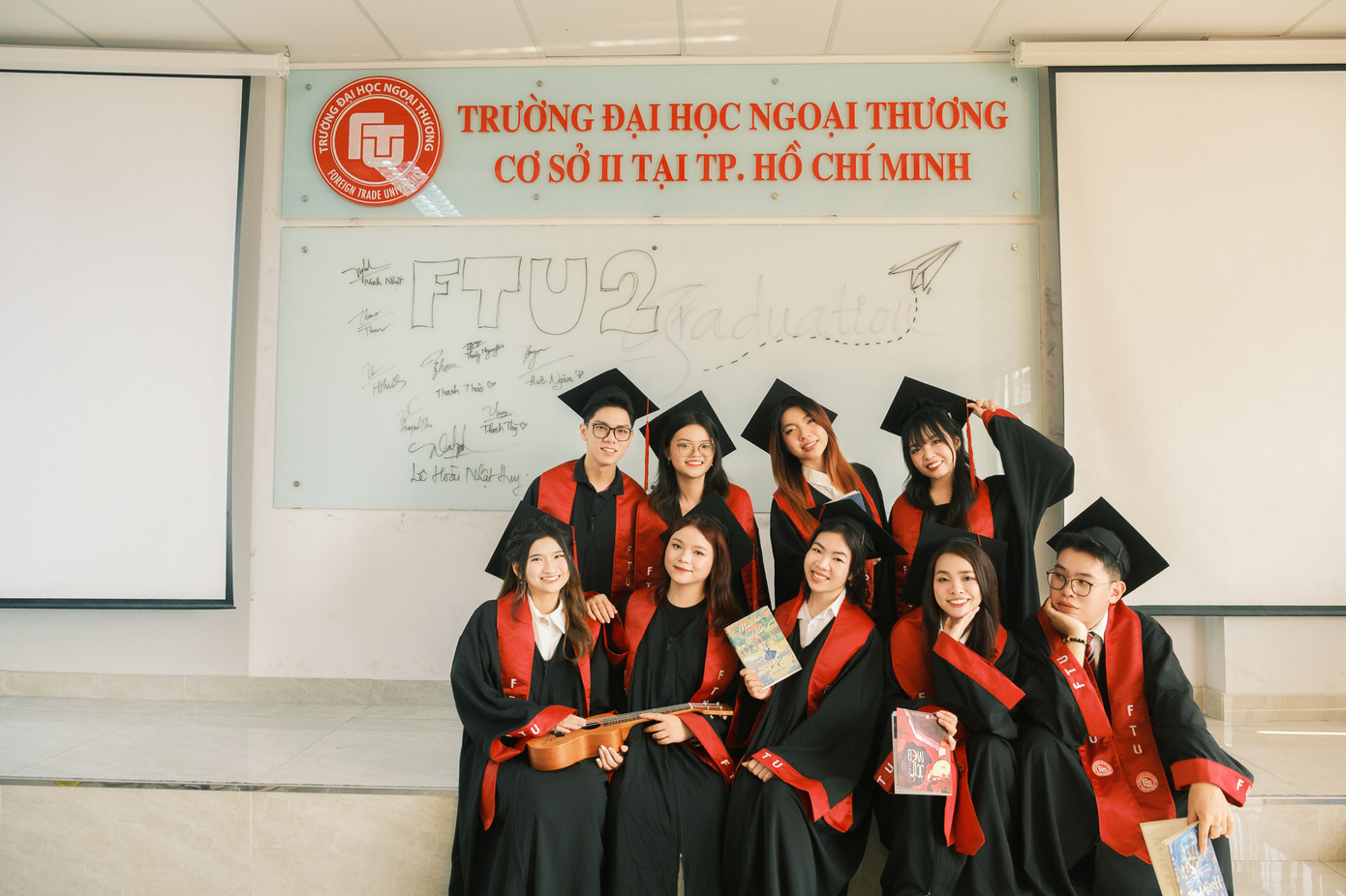 Có những cảm xúc cần được chụp bằng cả tấm lòng. Với nhiếp ảnh gia Anh Tuấn (Đét Đùy), kỷ yếu không phải là ảnh đẹp – mà là ảnh có hồn. Hồn từ câu chuyện, từ ánh mắt, từ tiếng cười đã từng cùng nhau đi qua.