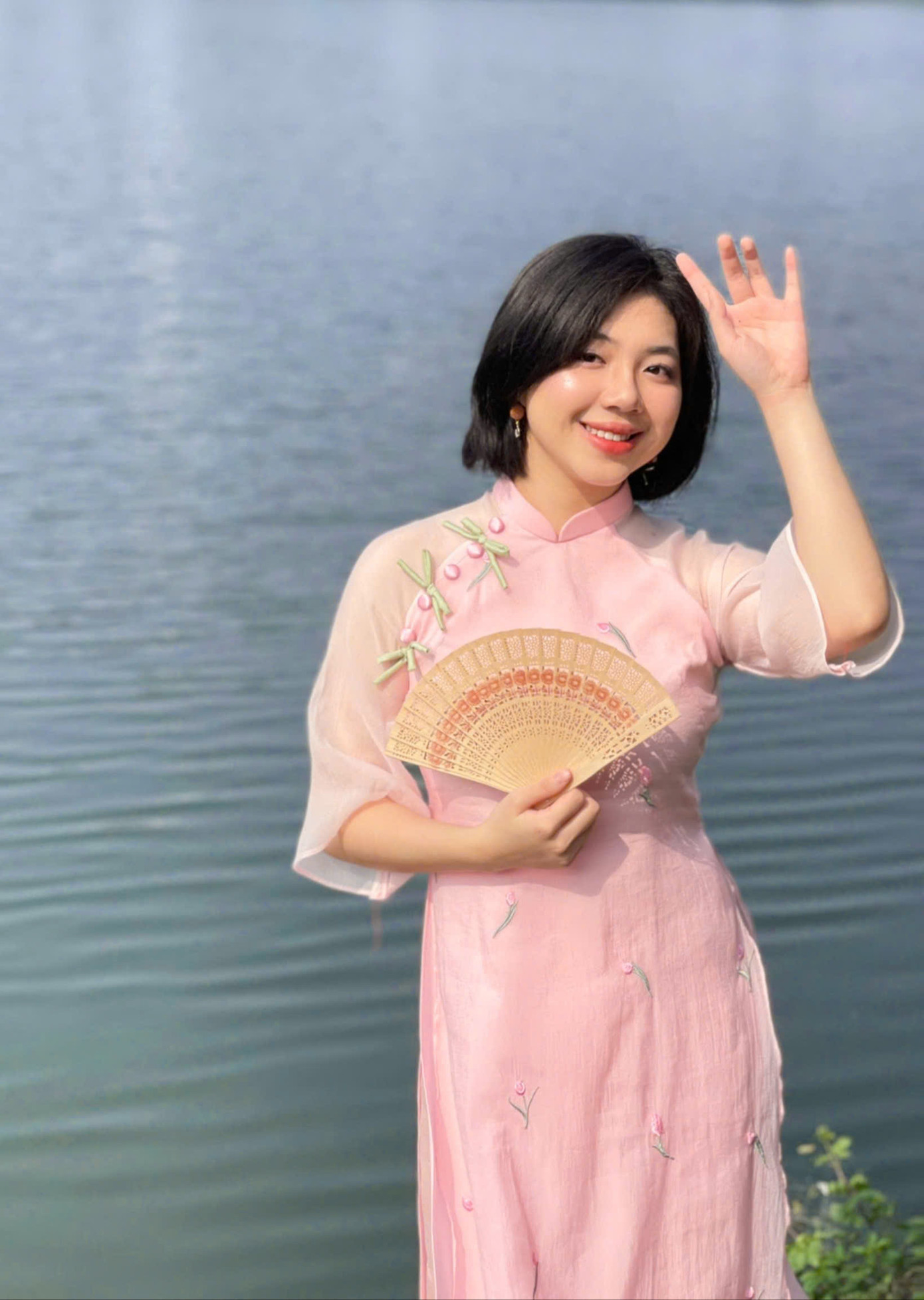 Sau những phút giây đèn sách, Minh Tâm chọn những buổi đi chơi đầy thư giãn để có khoảng nghỉ trong việc tiếp thu kiến thức mới và tận hưởng không khí Tết trọn vẹn. Sau những phút giây đèn sách, Minh Tâm chọn những buổi đi chơi đầy thư giãn để có khoảng nghỉ trong việc tiếp thu kiến thức mới và tận hưởng không khí Tết trọn vẹn.