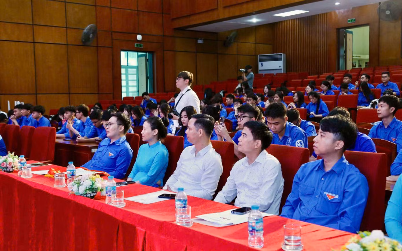 Đại biểu tham dự lễ ra quân Chiến dịch Thanh niên Tình nguyện Hè 2025.