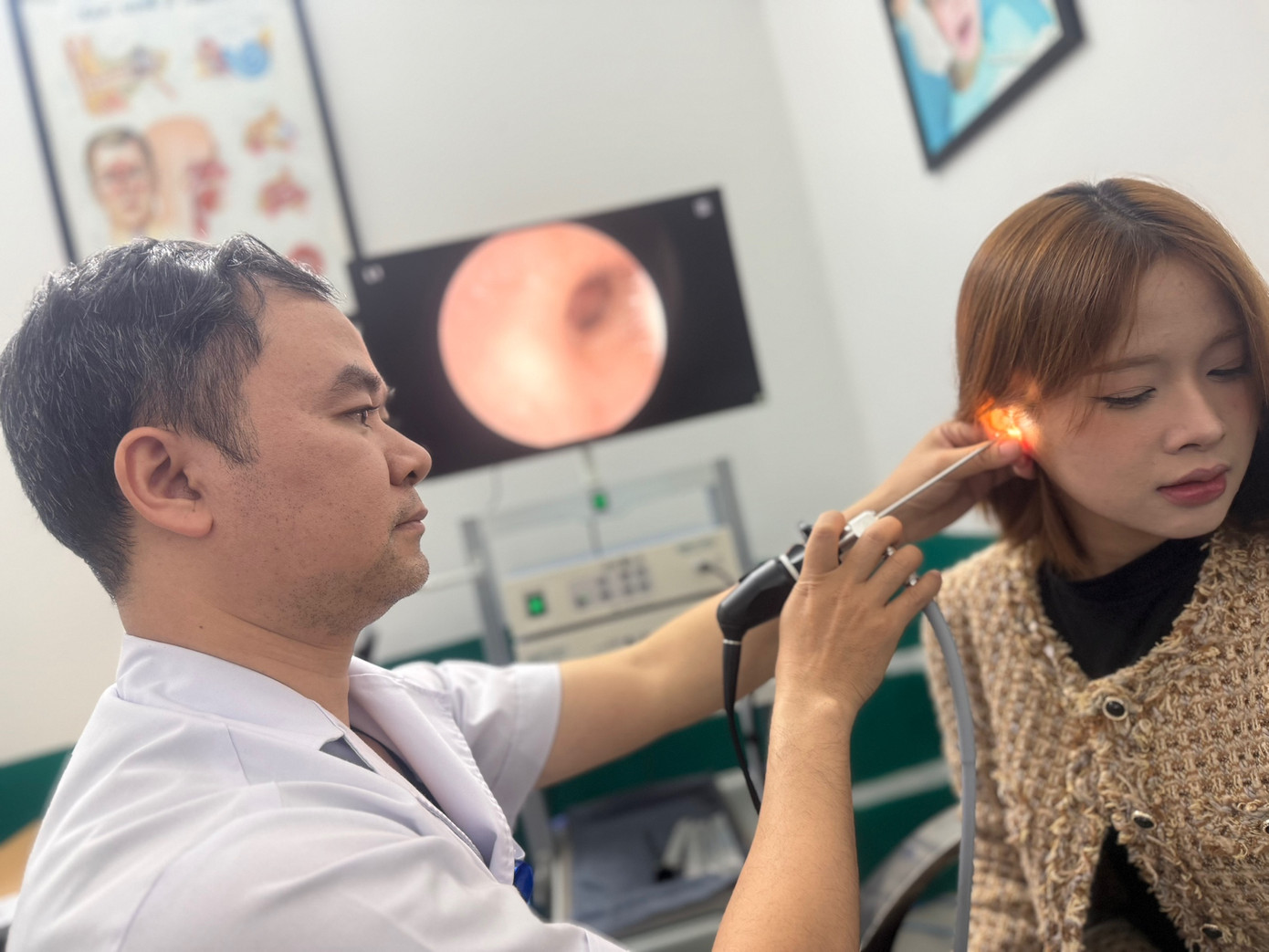 Bác sĩ Sơn khuyên người trẻ nên ngủ đủ giấc, hạn chế thức khuya để cơ thể được nghỉ ngơi, tránh suy giảm sức đề kháng.