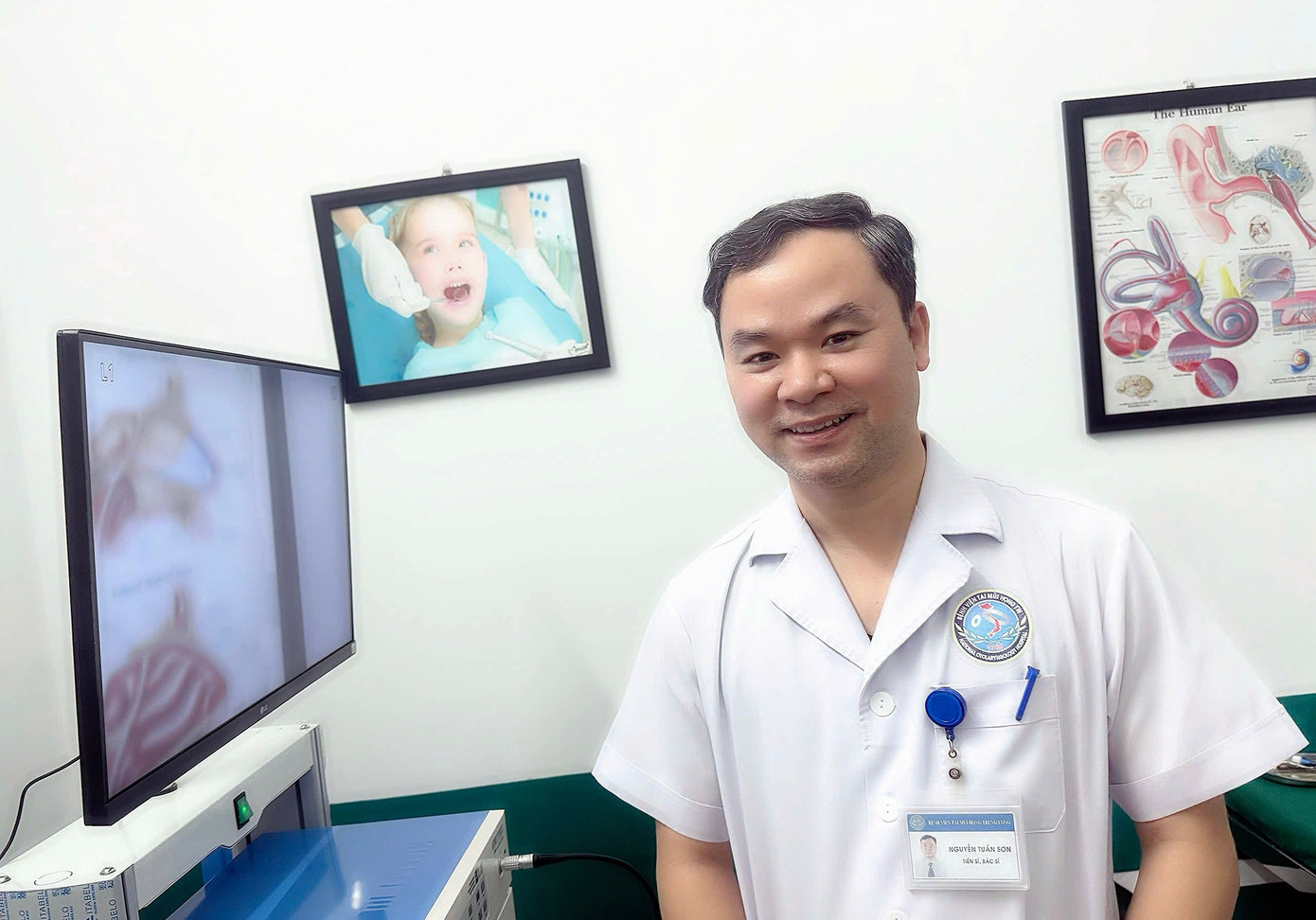 Tiến sĩ, Bác sĩ Nguyễn Tuấn Sơn - Giảng viên bộ môn Tai mũi họng, Trường Đại học Y Dược - ĐHQG Hà Nội.