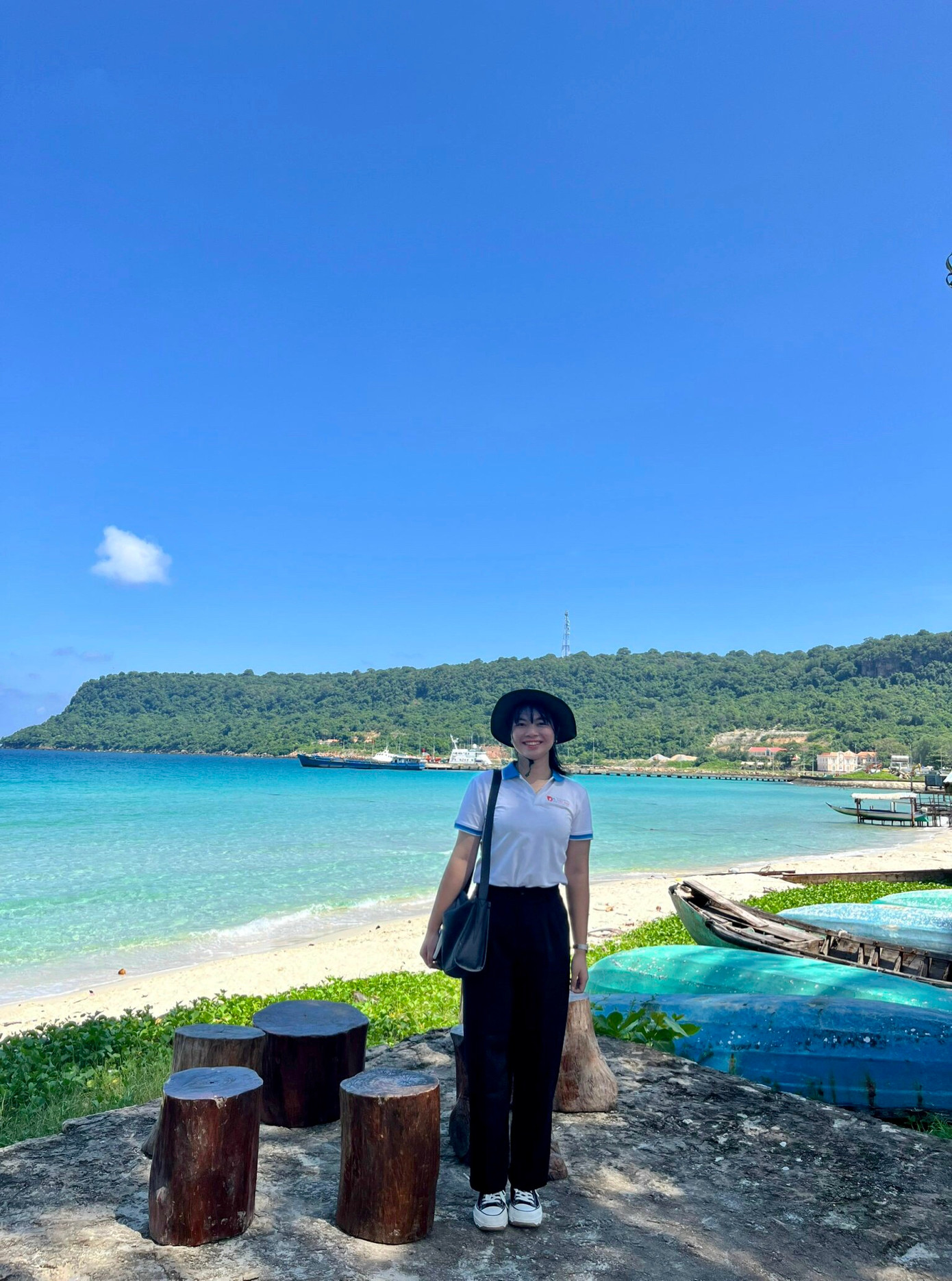 Đối với Quỳnh Nga “Tuổi trẻ không chờ đợi, hãy sống hết mình để không có gì phải hối tiếc.” Đối với Quỳnh Nga “Tuổi trẻ không chờ đợi, hãy sống hết mình để không có gì phải hối tiếc.”