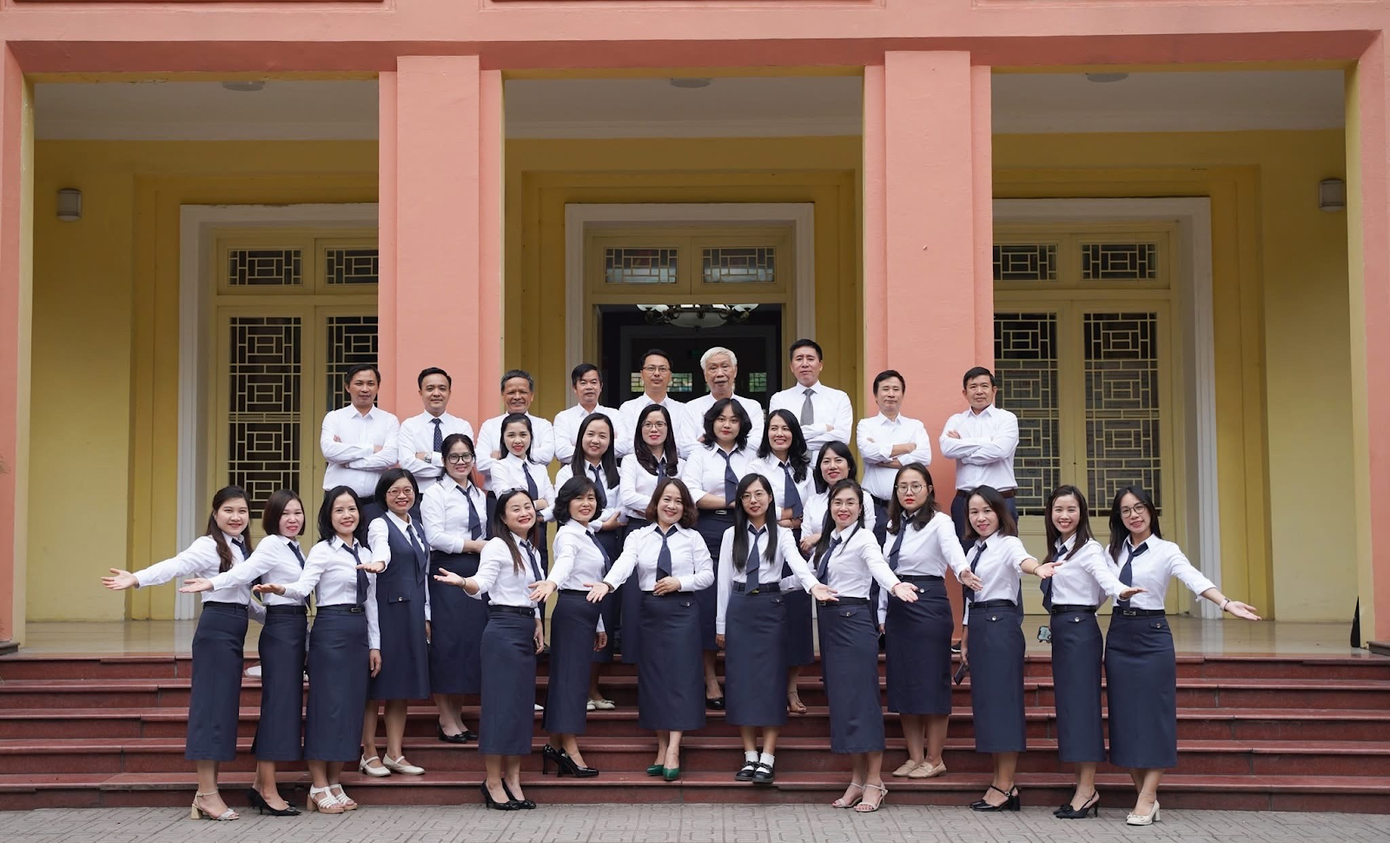 Tập thể giảng viên Khoa Luật và Lý luận chính trị - Trường Đại học Thủy lợi, những người thầy, người cô đã truyền cảm hứng, dẫn dắt và đồng hành cùng sinh viên trên hành trình tri thức và trưởng thành. Tập thể giảng viên Khoa Luật và Lý luận chính trị - Trường Đại học Thủy lợi, những người thầy, người cô đã truyền cảm hứng, dẫn dắt và đồng hành cùng sinh viên trên hành trình tri thức và trưởng thành.