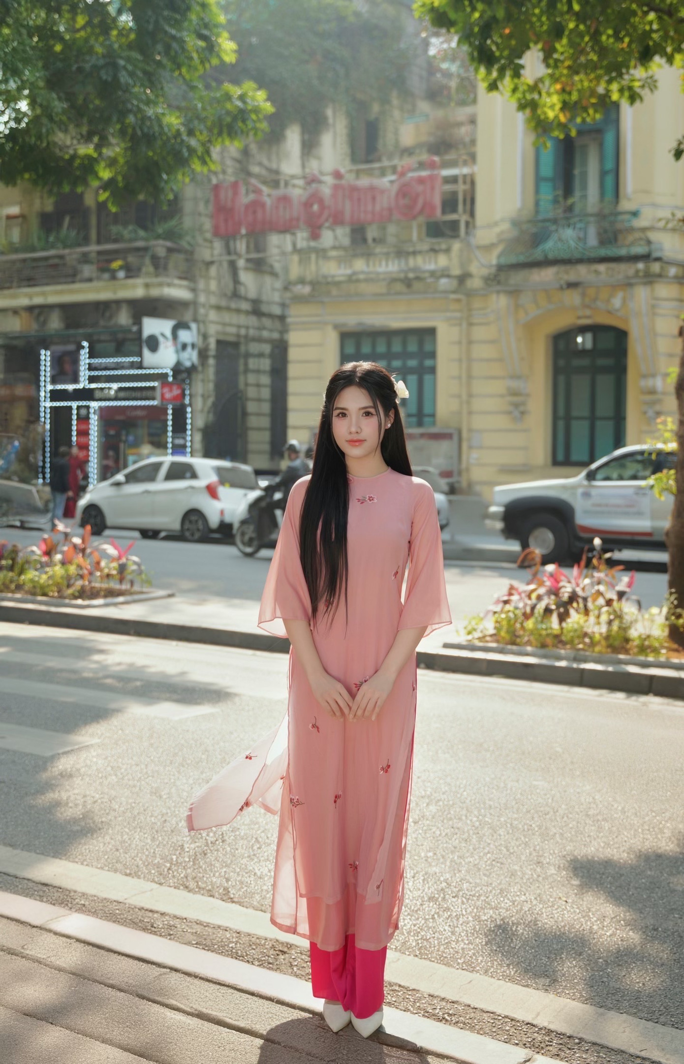 Thảo Nguyên không chỉ khoác lên mình tà áo dài, mà còn mang theo niềm tự hào và tình yêu dành cho văn hóa Việt.