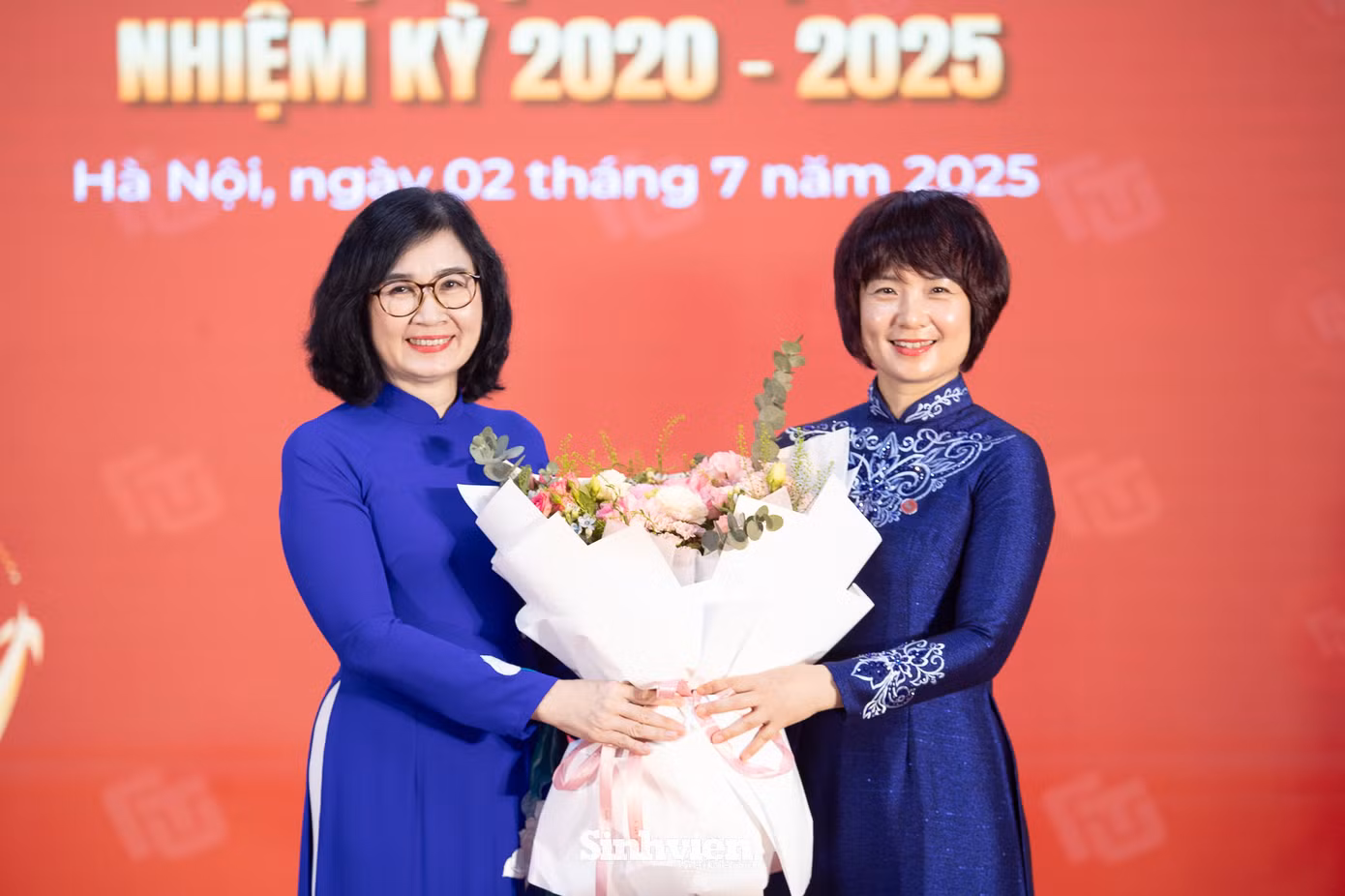 PGS.TS Lê Thị Thu Thủy - Chủ tịch Hội đồng Trường gửi lời Chúc mừng tới PGS. TS Phạm Thu Hương, đồng thời bày tỏ tin tưởng rằng ở vị trí công tác mới PGS.TS Phạm Thu Hương sẽ tiếp tục phát huy kinh nghiệm, bản lĩnh để cống hiến cho sự phát triển của Nhà trường. PGS.TS Lê Thị Thu Thủy - Chủ tịch Hội đồng Trường gửi lời Chúc mừng tới PGS. TS Phạm Thu Hương, đồng thời bày tỏ tin tưởng rằng ở vị trí công tác mới PGS.TS Phạm Thu Hương sẽ tiếp tục phát huy kinh nghiệm, bản lĩnh để cống hiến cho sự phát triển của Nhà trường.