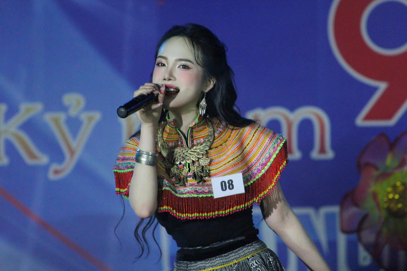 Mai Phương tự tin thể hiện bản thân bằng giọng hát ngọt ngào. Mai Phương tự tin thể hiện bản thân bằng giọng hát ngọt ngào.