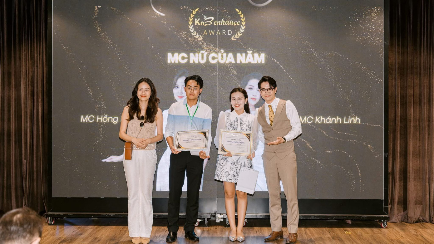 Hồng Hạnh không ngừng cố gắng và đạt được nhiều giải thưởng.