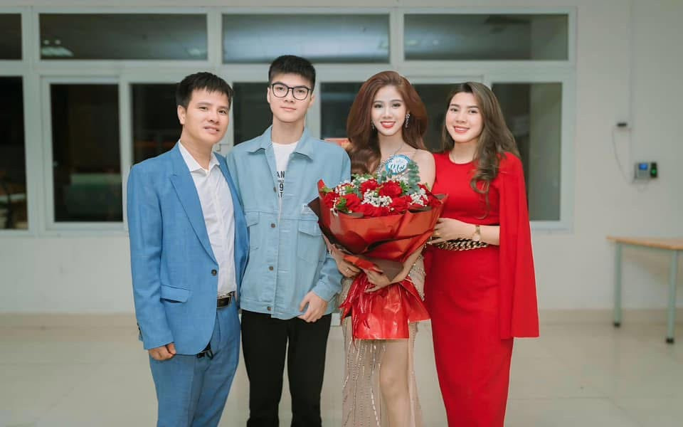 Phương Anh nhận giải Khuyến Khích tại cuộc thi Sinh viên Y Dược Hải Phòng Thanh Lịch 2024. Phương Anh nhận giải Khuyến Khích tại cuộc thi Sinh viên Y Dược Hải Phòng Thanh Lịch 2024.