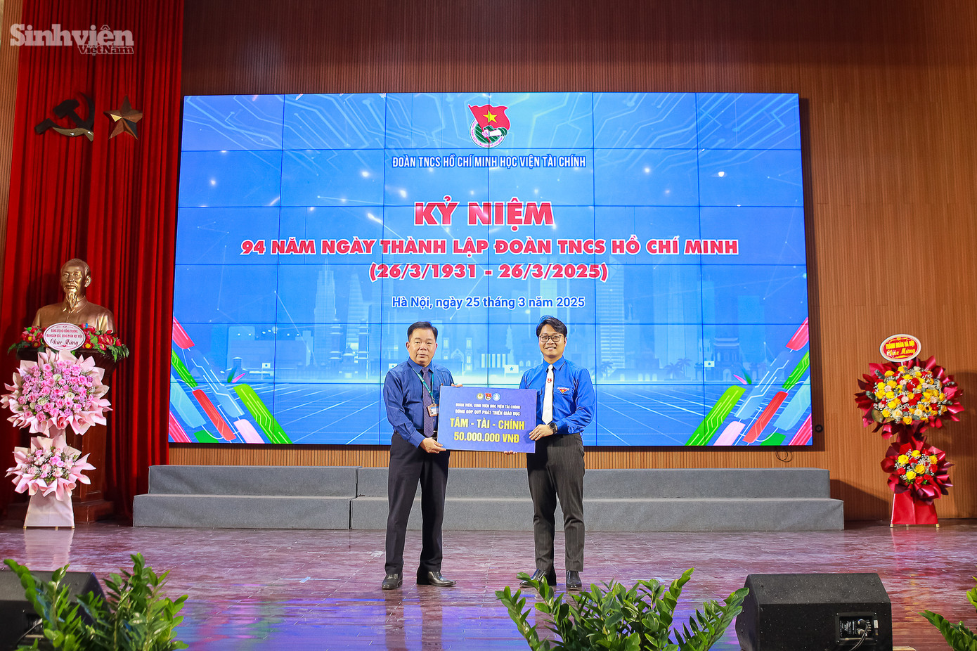 Tại chương trình, Đoàn Thanh niên Học viện cũng đã trao tặng các công trình, phần việc thanh niên ý nghĩa: Đóng góp 50 triệu đồng vào Quỹ Phát triển Giáo dục Tâm - Tài - Chính, được thành lập theo quyết định số 886 của Bộ Nội Vụ, nhằm hỗ trợ sinh viên có hoàn cảnh khó khăn và khuyến khích các hoạt động giáo dục. Trao tặng công trình thanh niên “Không gian xanh” với 63 chậu cây kim tiền, trị giá 95 triệu đồng, cho Học viện Tài chính và phần việc thanh niên trị giá 5 triệu đồng chung tay cùng Đoàn phường Đức Thắng xây dựng công trình bích họa thanh niên tại sân chơi cộng đồng.