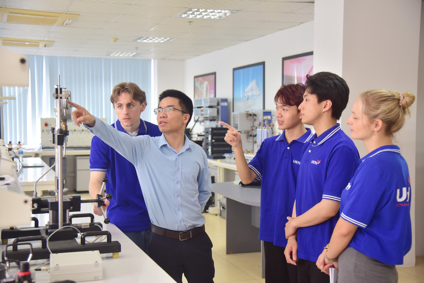 USTH sở hữu hệ thống phòng thí nghiệm hiện đại, phục vụ đào tạo và nghiên cứu các lĩnh vực khoa học – công nghệ mũi nhọn. (Ảnh: USTH) USTH sở hữu hệ thống phòng thí nghiệm hiện đại, phục vụ đào tạo và nghiên cứu các lĩnh vực khoa học – công nghệ mũi nhọn. (Ảnh: USTH)