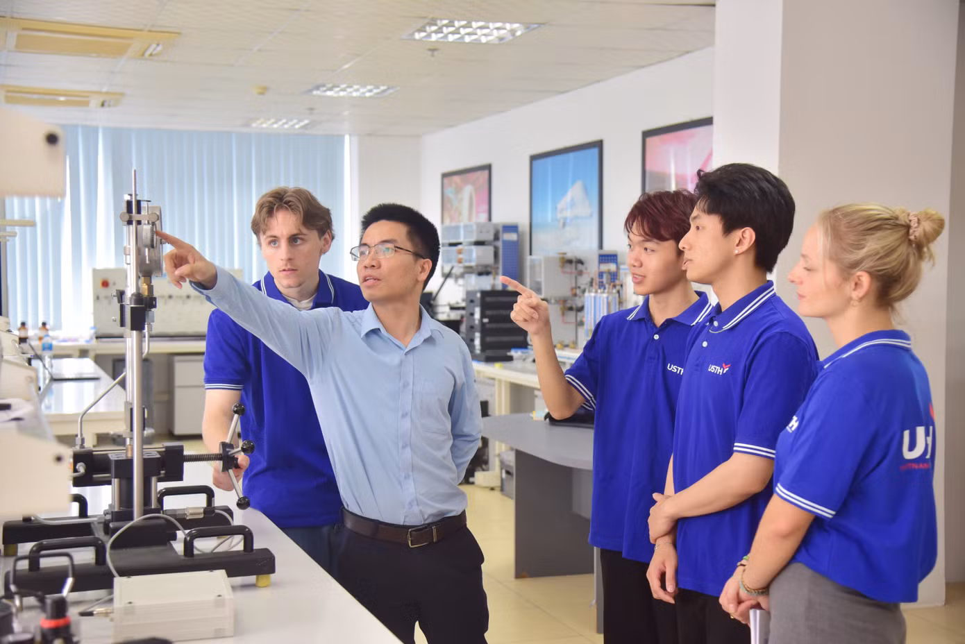 USTH sở hữu hệ thống phòng thí nghiệm hiện đại, phục vụ đào tạo và nghiên cứu các lĩnh vực khoa học – công nghệ mũi nhọn. (Ảnh: USTH)