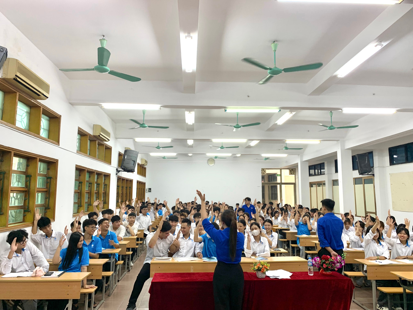 Khánh Huyền tham gia tổ chức và hỗ trợ chuỗi các hoạt động sinh hoạt công dân đầu khóa cho tân sinh viên. Khánh Huyền tham gia tổ chức và hỗ trợ chuỗi các hoạt động sinh hoạt công dân đầu khóa cho tân sinh viên.