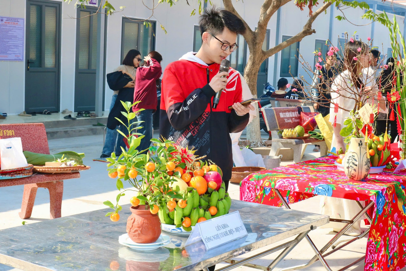 Thành An tham gia hoạt động gói bánh chưng ngày Tết, mang đậm tinh thần truyền thống và gắn kết gia đình, bạn bè trong những khoảnh khắc ấm áp của ngày lễ. Thành An tham gia hoạt động gói bánh chưng ngày Tết, mang đậm tinh thần truyền thống và gắn kết gia đình, bạn bè trong những khoảnh khắc ấm áp của ngày lễ.