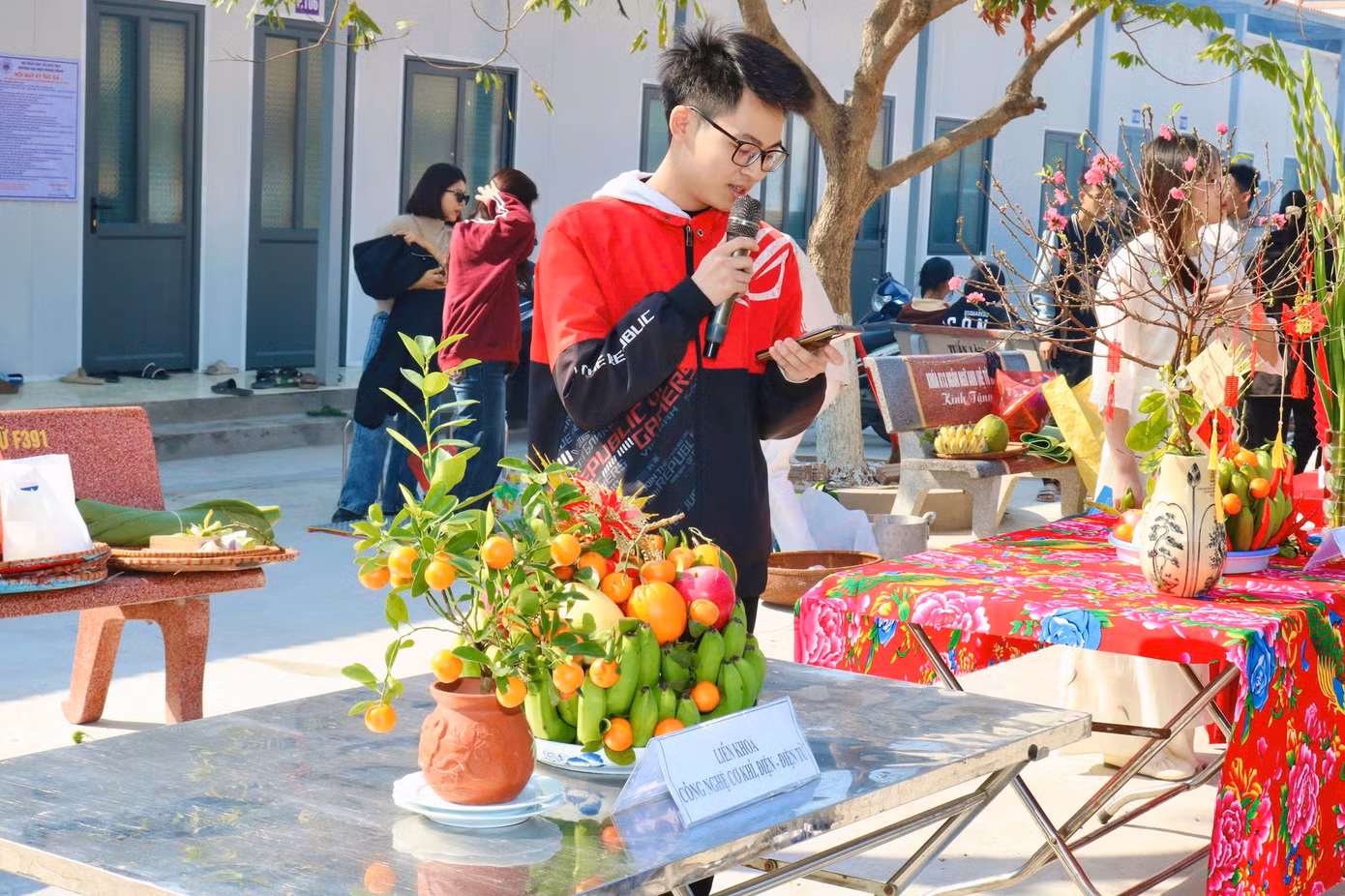 Thành An tham gia hoạt động gói bánh chưng ngày Tết, mang đậm tinh thần truyền thống và gắn kết gia đình, bạn bè trong những khoảnh khắc ấm áp của ngày lễ. Thành An tham gia hoạt động gói bánh chưng ngày Tết, mang đậm tinh thần truyền thống và gắn kết gia đình, bạn bè trong những khoảnh khắc ấm áp của ngày lễ.