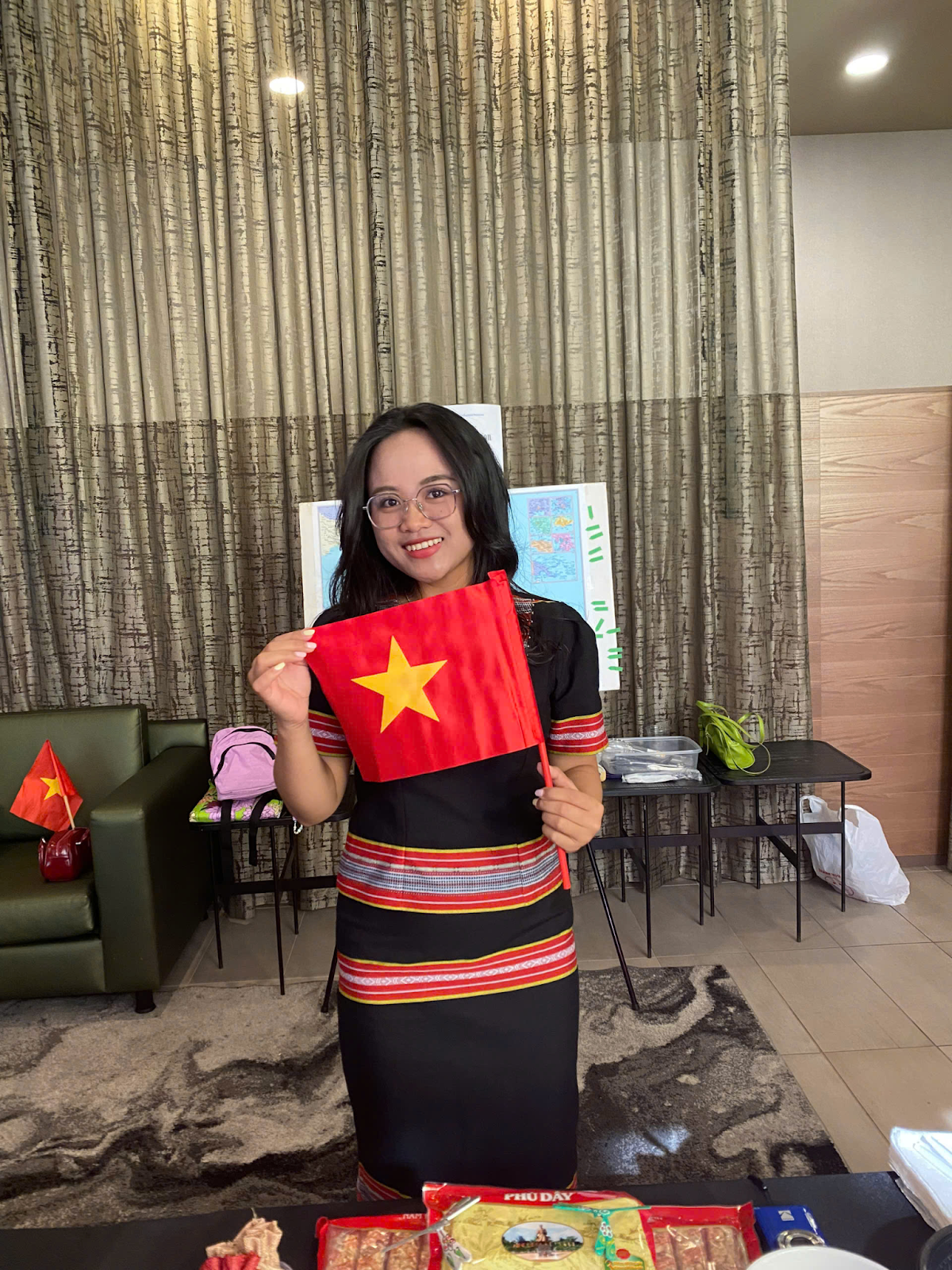 Y Un Diễm (sinh năm 2000), cô gái trẻ người dân tộc Gié Triêng. Y Un Diễm (sinh năm 2000), cô gái trẻ người dân tộc Gié Triêng.