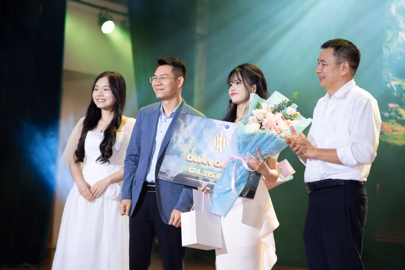Chiến thắng danh giá tại cuộc thi “Be Proud Tune” 2025 không chỉ là sự công nhận cho một giọng nói đầy tiềm năng, mà còn là trái ngọt của một hành trình bền bỉ của nữ sinh trường Báo.