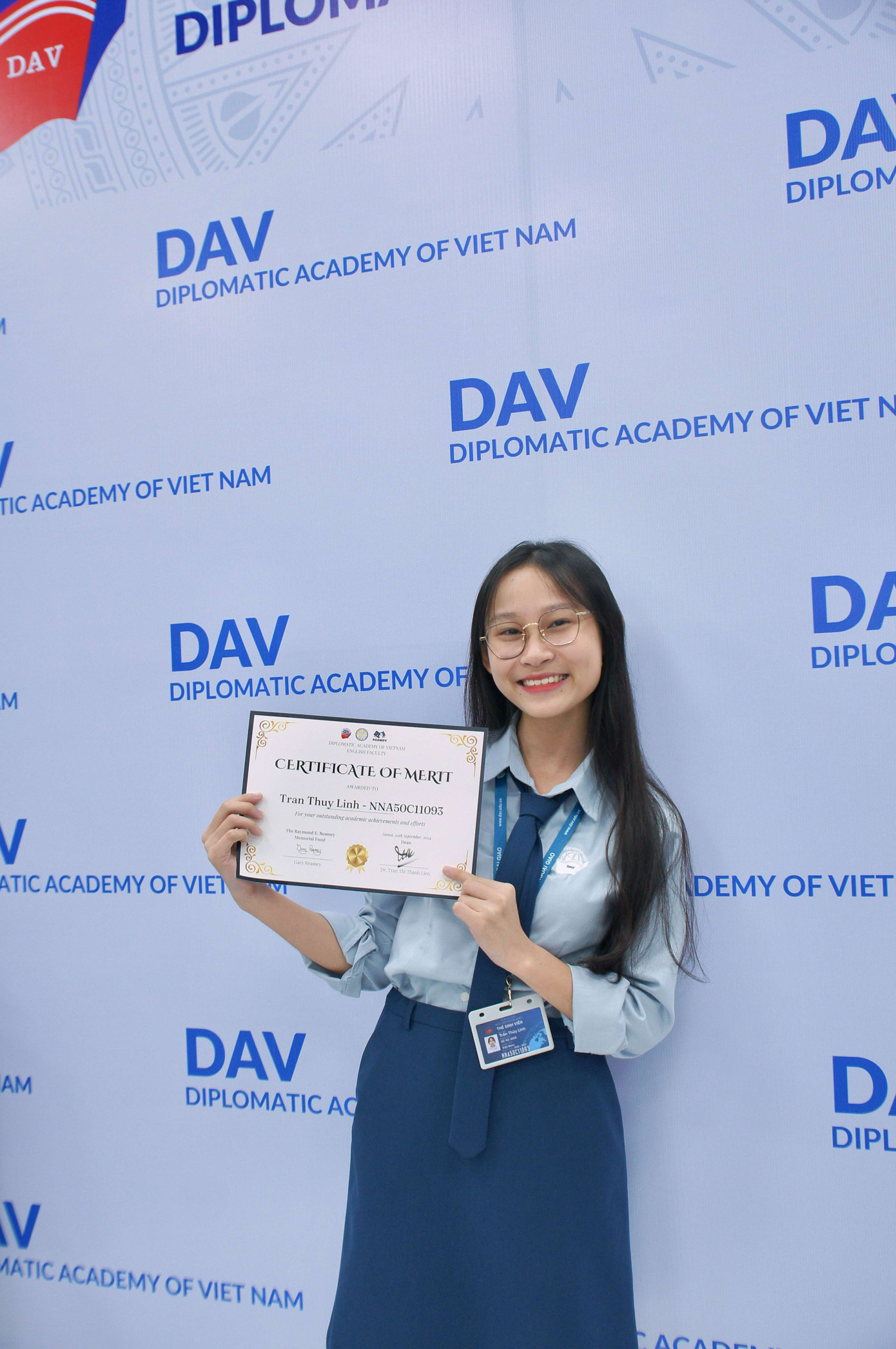 Danh hiệu Thủ khoa đầu vào là điểm khởi đầu để Thùy Linh cố gắng phát triển bản thân. Danh hiệu Thủ khoa đầu vào là điểm khởi đầu để Thùy Linh cố gắng phát triển bản thân.