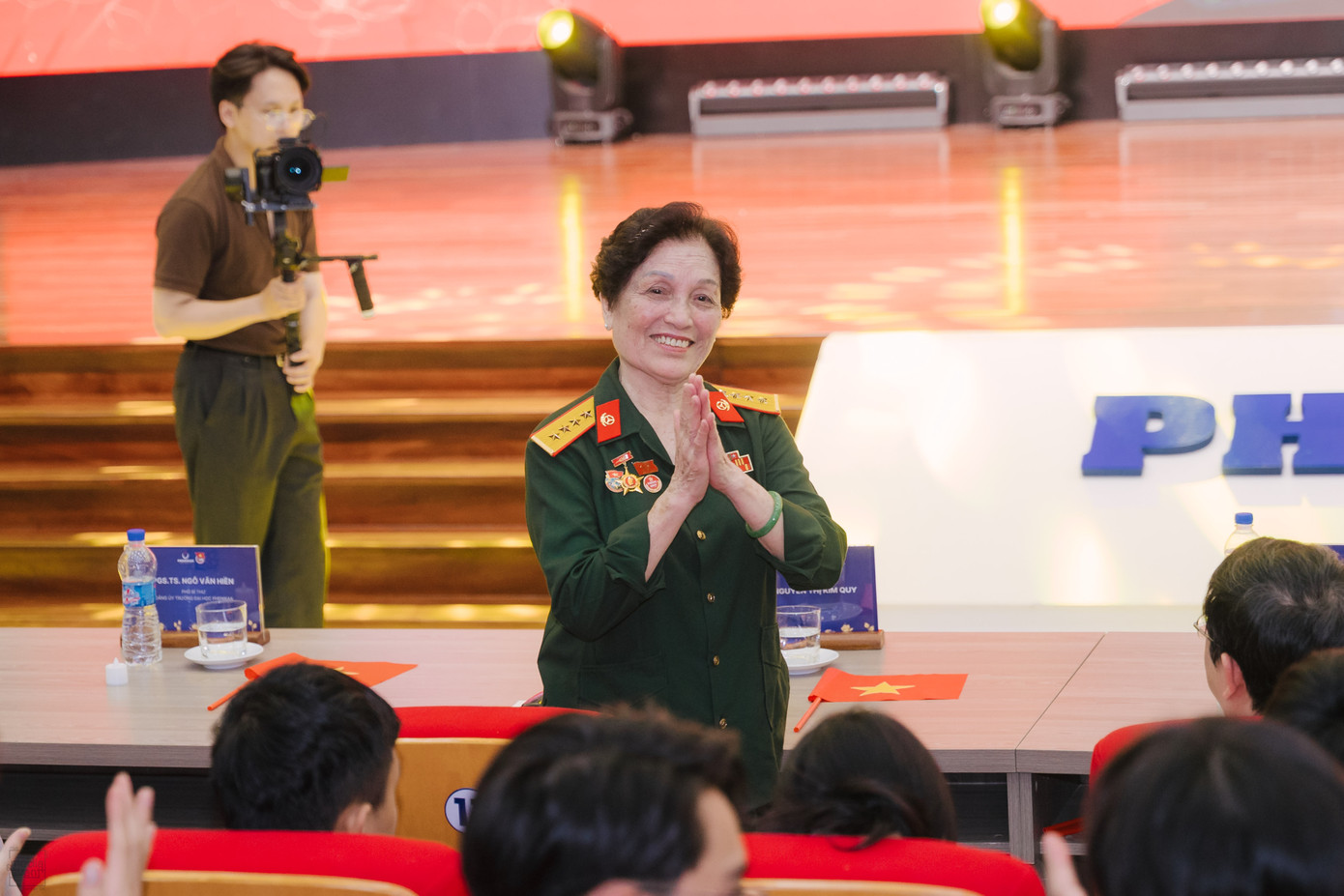 Đại úy Nguyễn Thị Kim Quy – nữ bộ đội lái xe Trường Sơn. Đại úy Nguyễn Thị Kim Quy – nữ bộ đội lái xe Trường Sơn.