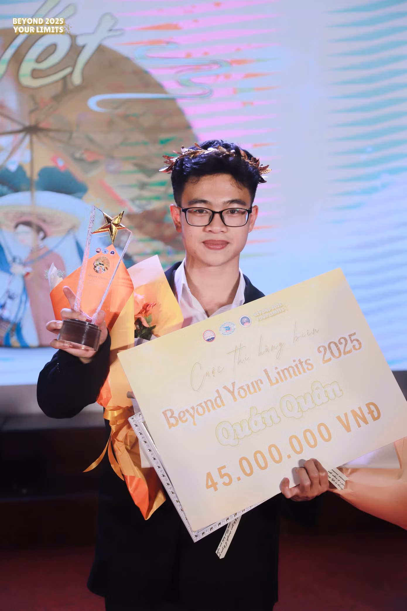 “Dù công nghệ có phát triển đến đâu, trí tuệ nhân tạo cũng không thể sao chép được những giọt nước mắt chứa chan tự hào và khát vọng của con người Việt Nam.” Minh Tuấn chia sẻ.