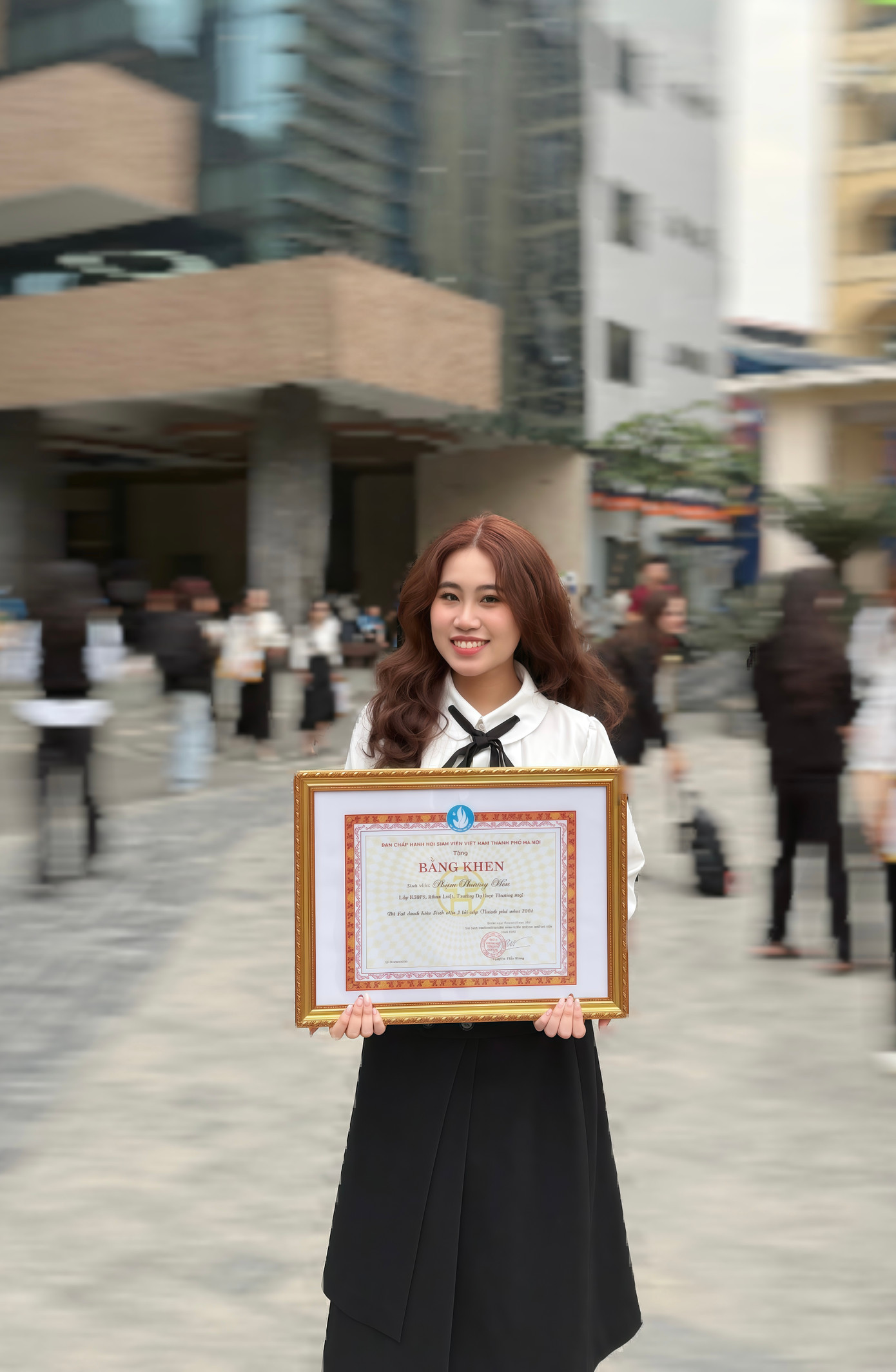 Phương Hoa gặt hái danh hiệu “Sinh viên 5 tốt” cấp thành phố – minh chứng cho sự nỗ lực toàn diện trong học tập, rèn luyện và cống hiến.