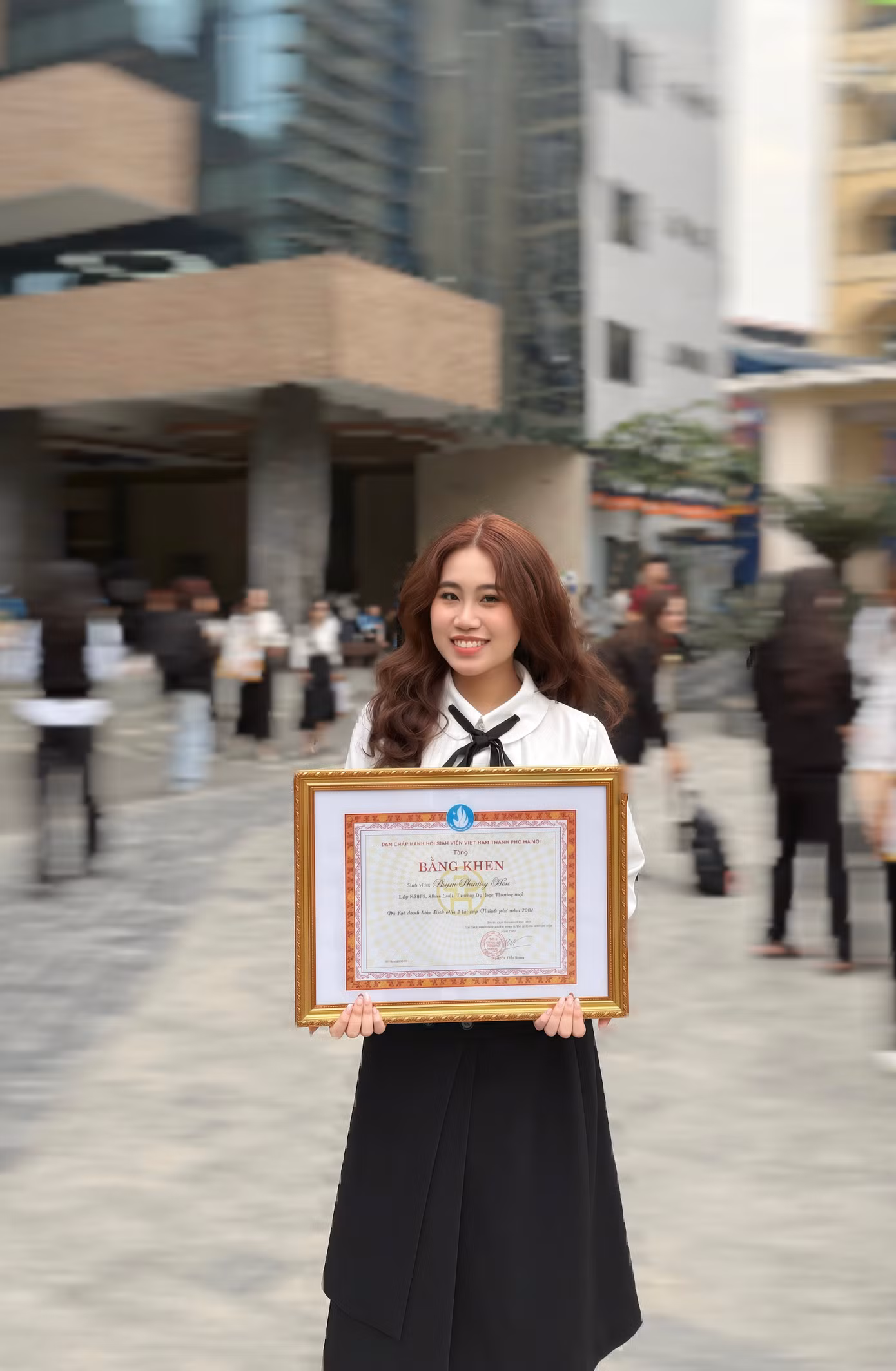Phương Hoa gặt hái danh hiệu “Sinh viên 5 tốt” cấp thành phố – minh chứng cho sự nỗ lực toàn diện trong học tập, rèn luyện và cống hiến.