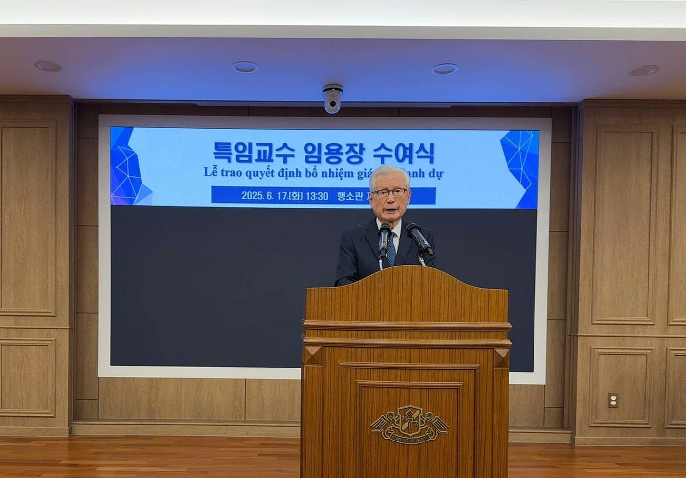 GS. Synn Ilhi – Hiệu trưởng Đại học Keimyung, Hàn Quốc phát biểu. GS. Synn Ilhi – Hiệu trưởng Đại học Keimyung, Hàn Quốc phát biểu.