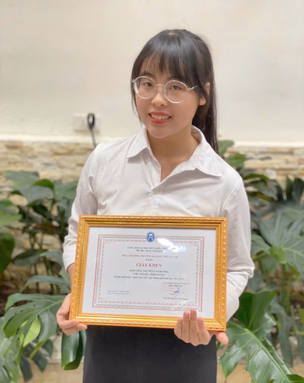 Lan Hương tích cực tham gia công tác Đoàn - Hội và hoạt động phong trào.