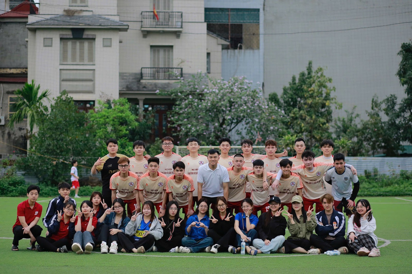 Cậu bạn năng nổ trong vai trò Trưởng ban Truyền thông - Sự kiện, CLB Thể thao Học viện. Cậu bạn năng nổ trong vai trò Trưởng ban Truyền thông - Sự kiện, CLB Thể thao Học viện.